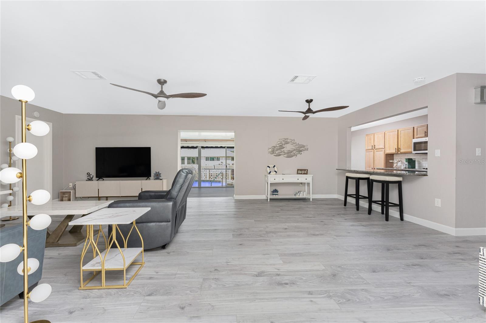 Listing Image #10