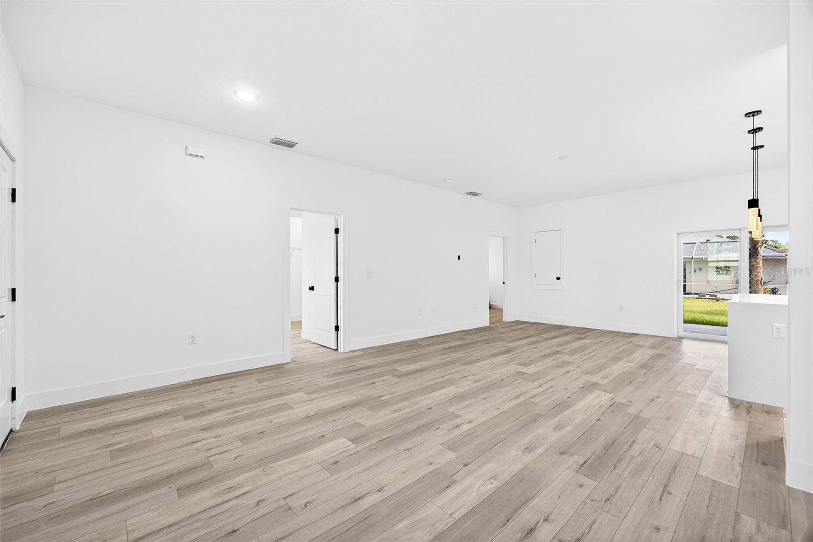 Listing Image #4