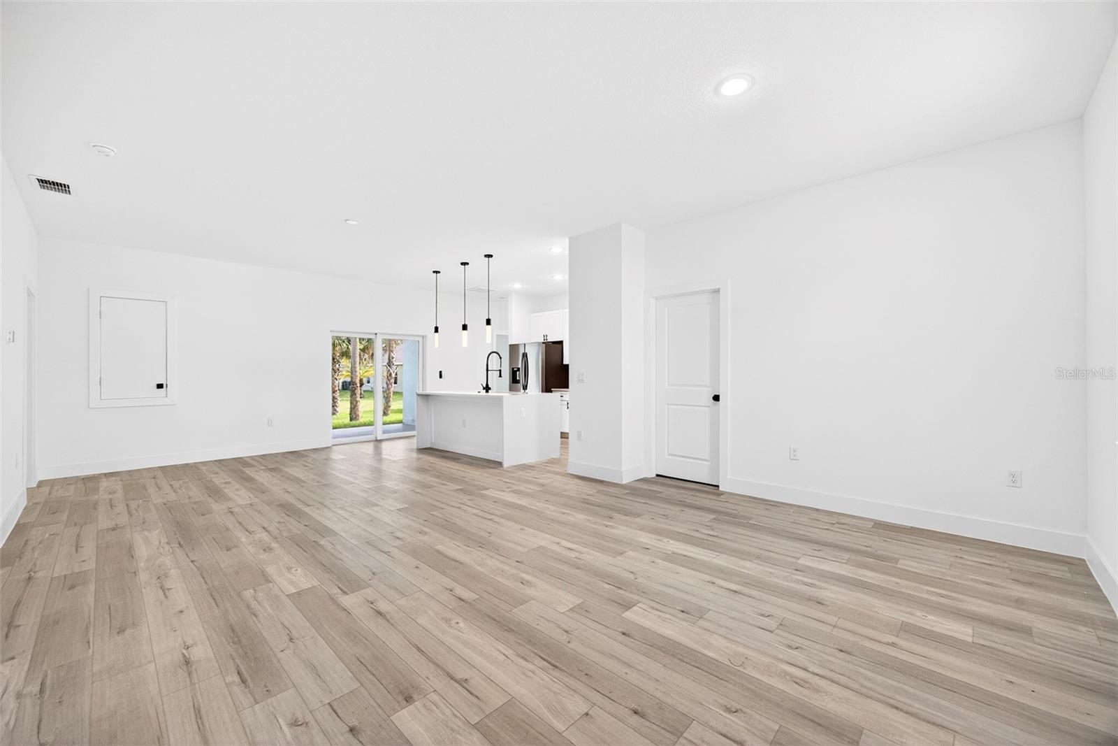 Listing Image #5