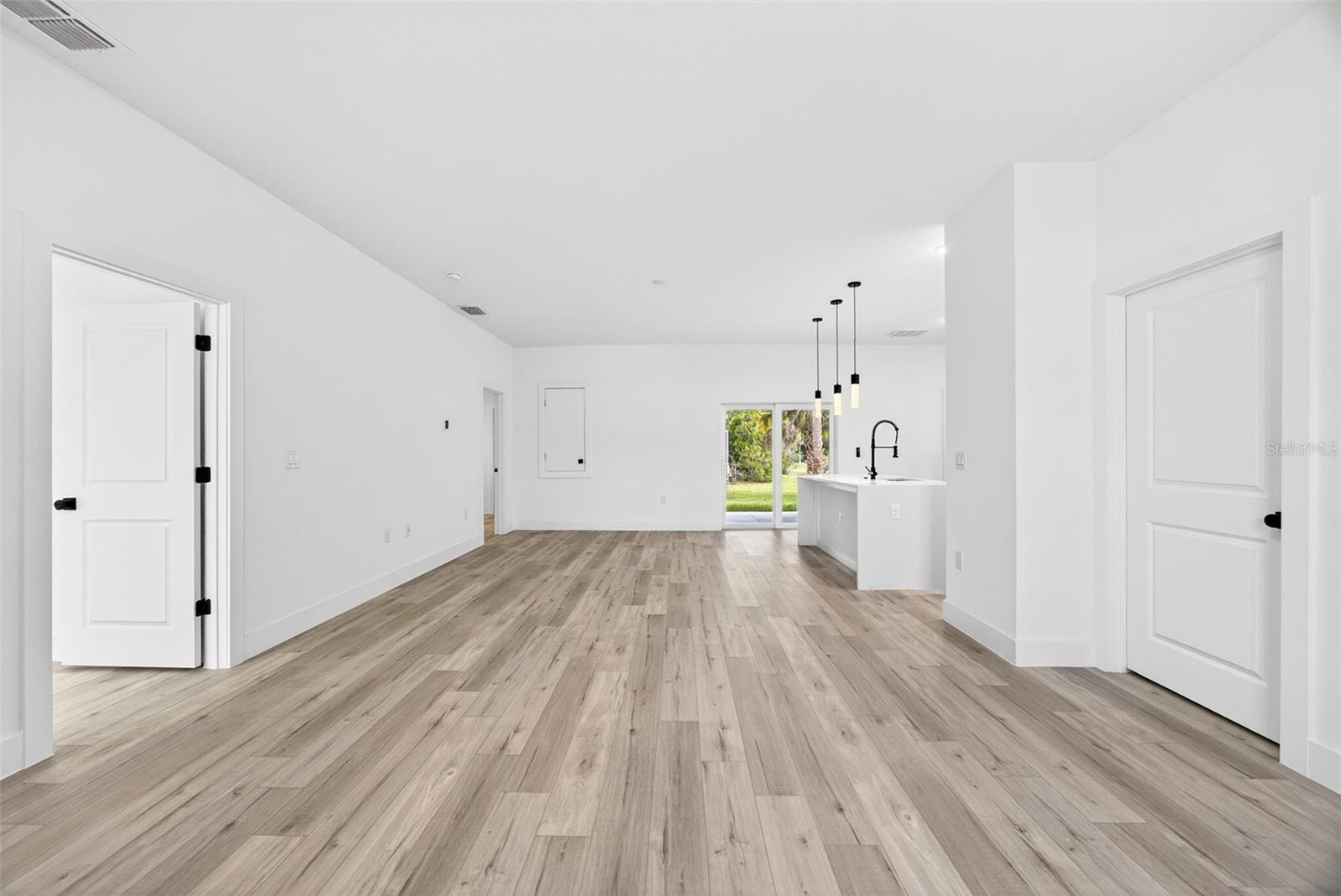Listing Image #6