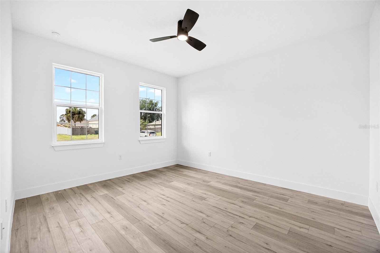 Listing Image #12