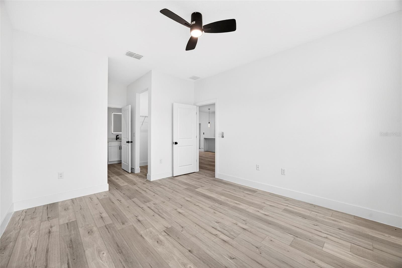Listing Image #13