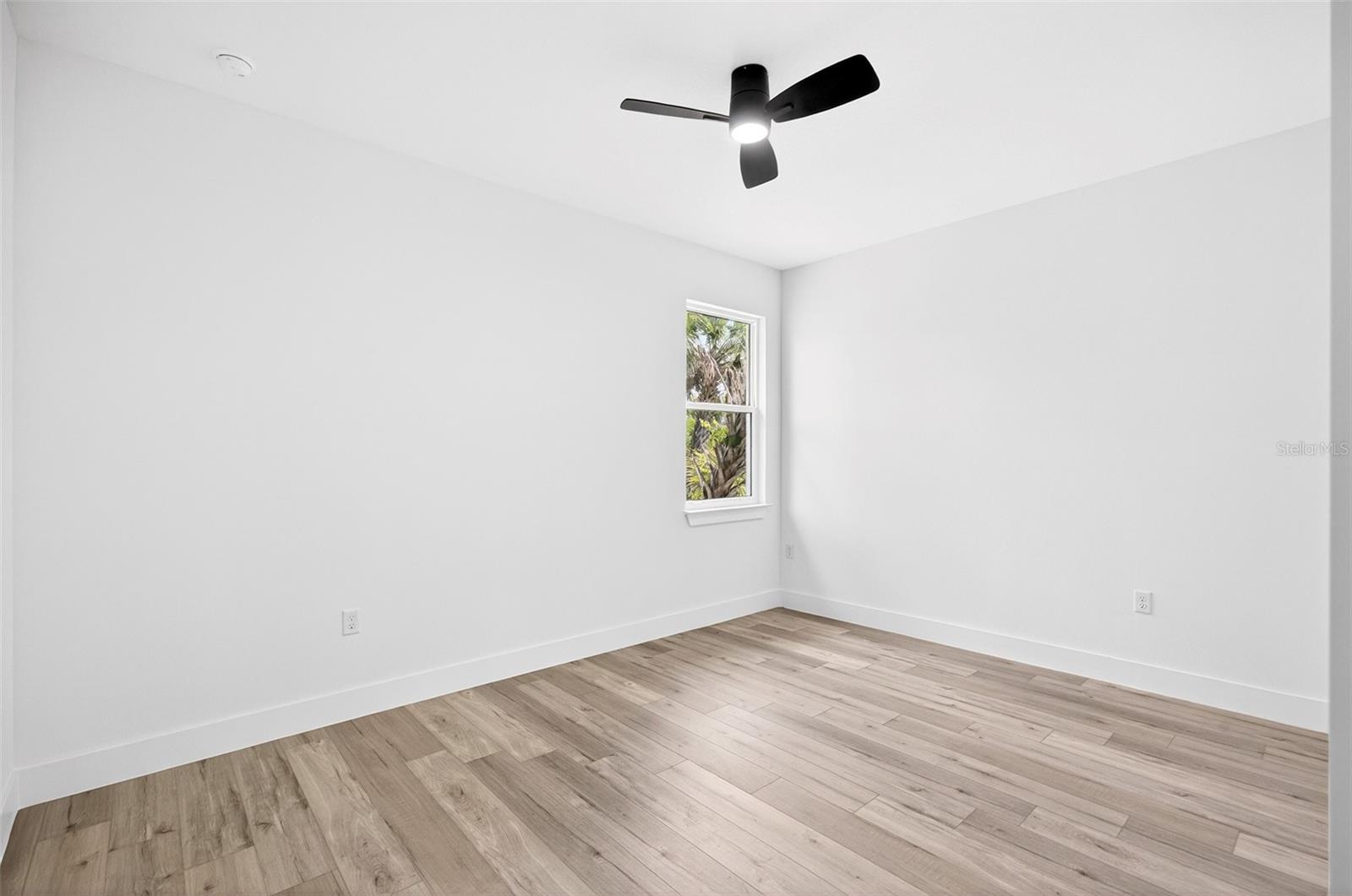 Listing Image #19