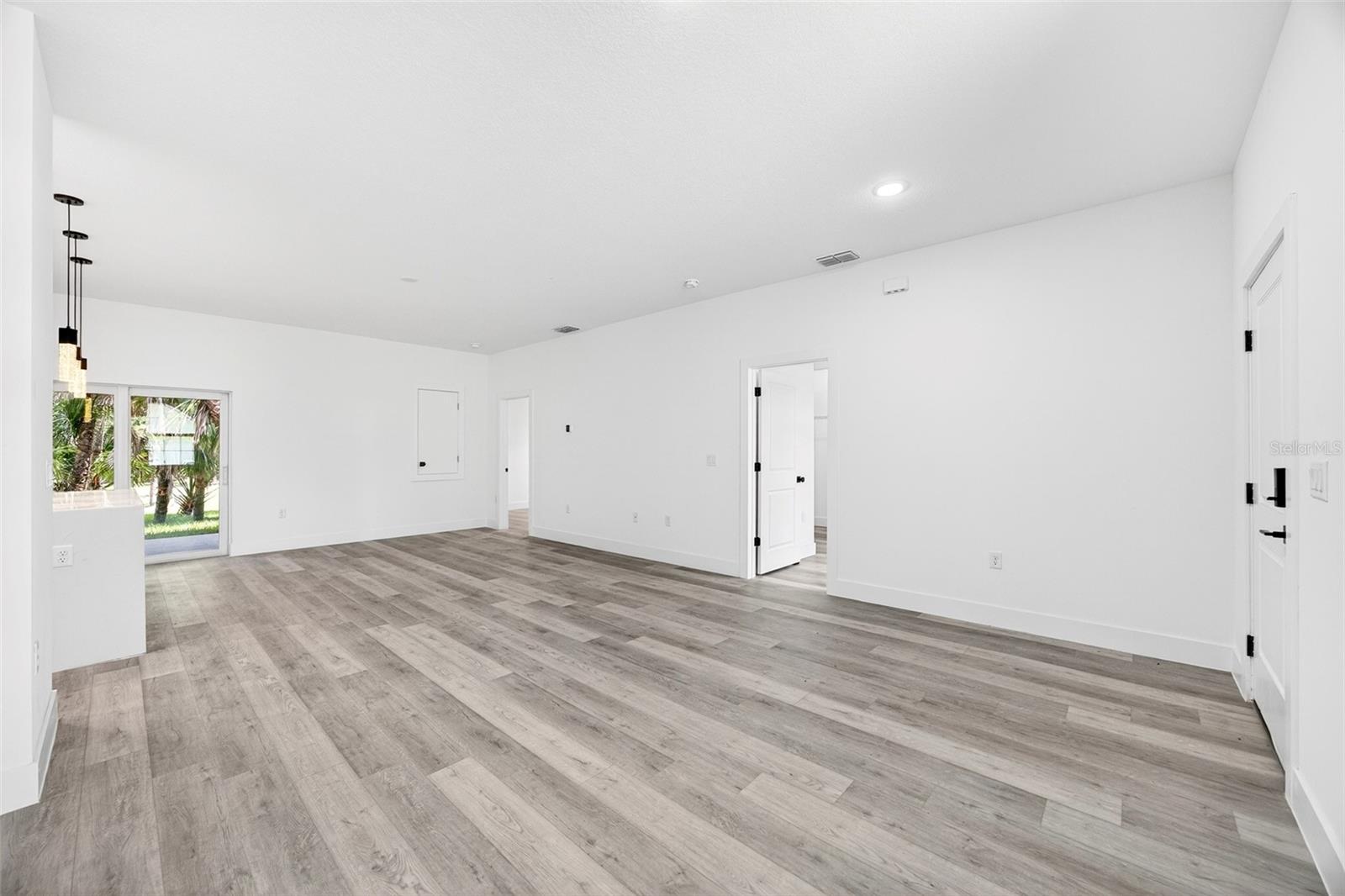 Listing Image #4