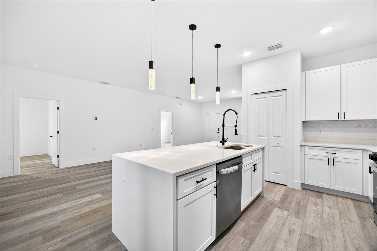 Listing Image #8