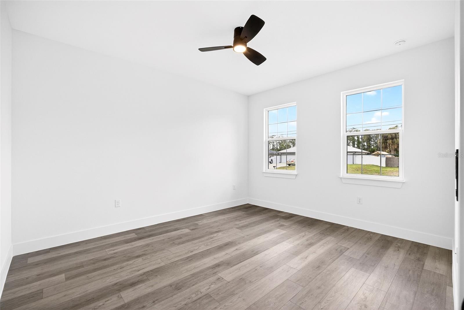 Listing Image #10