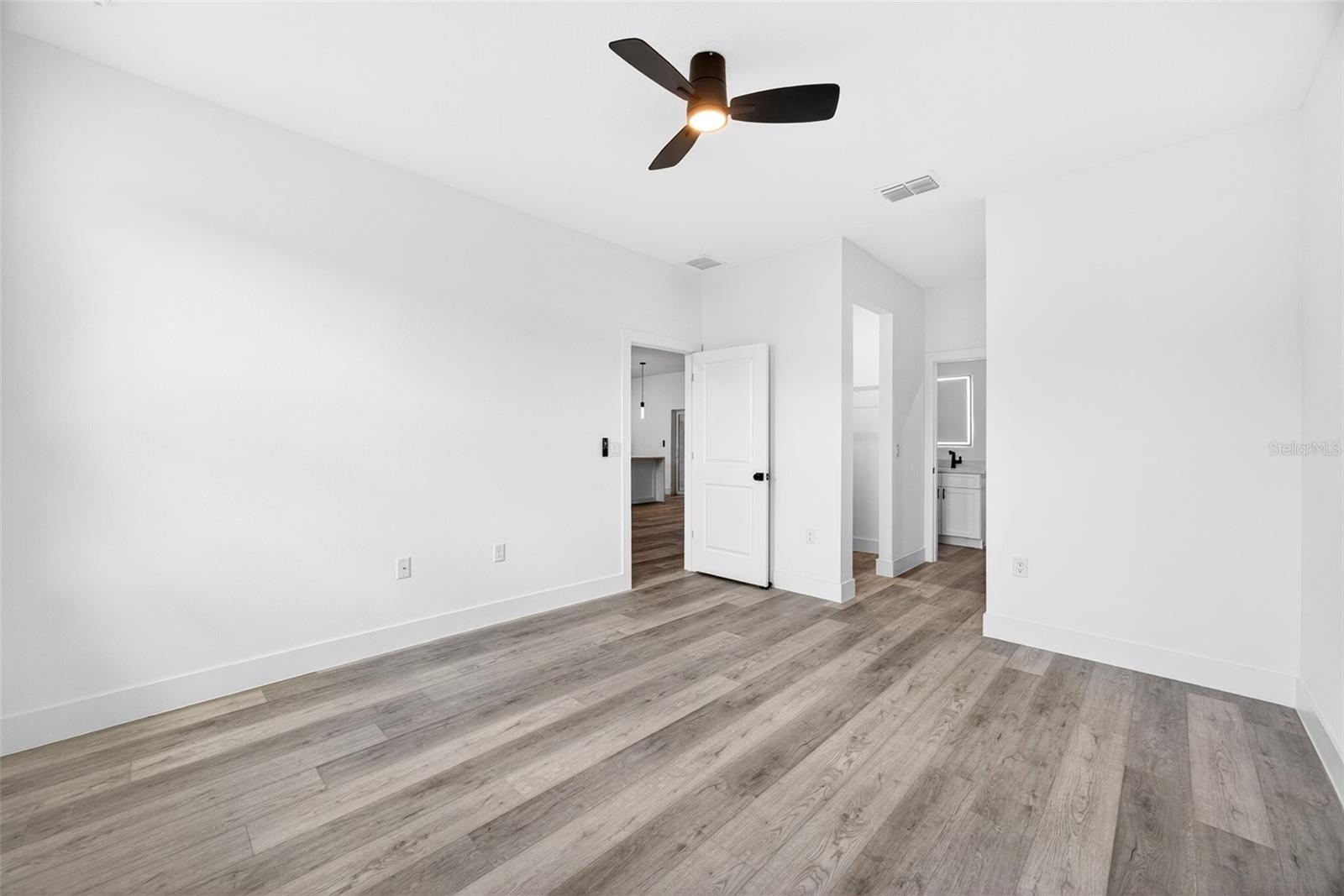 Listing Image #11