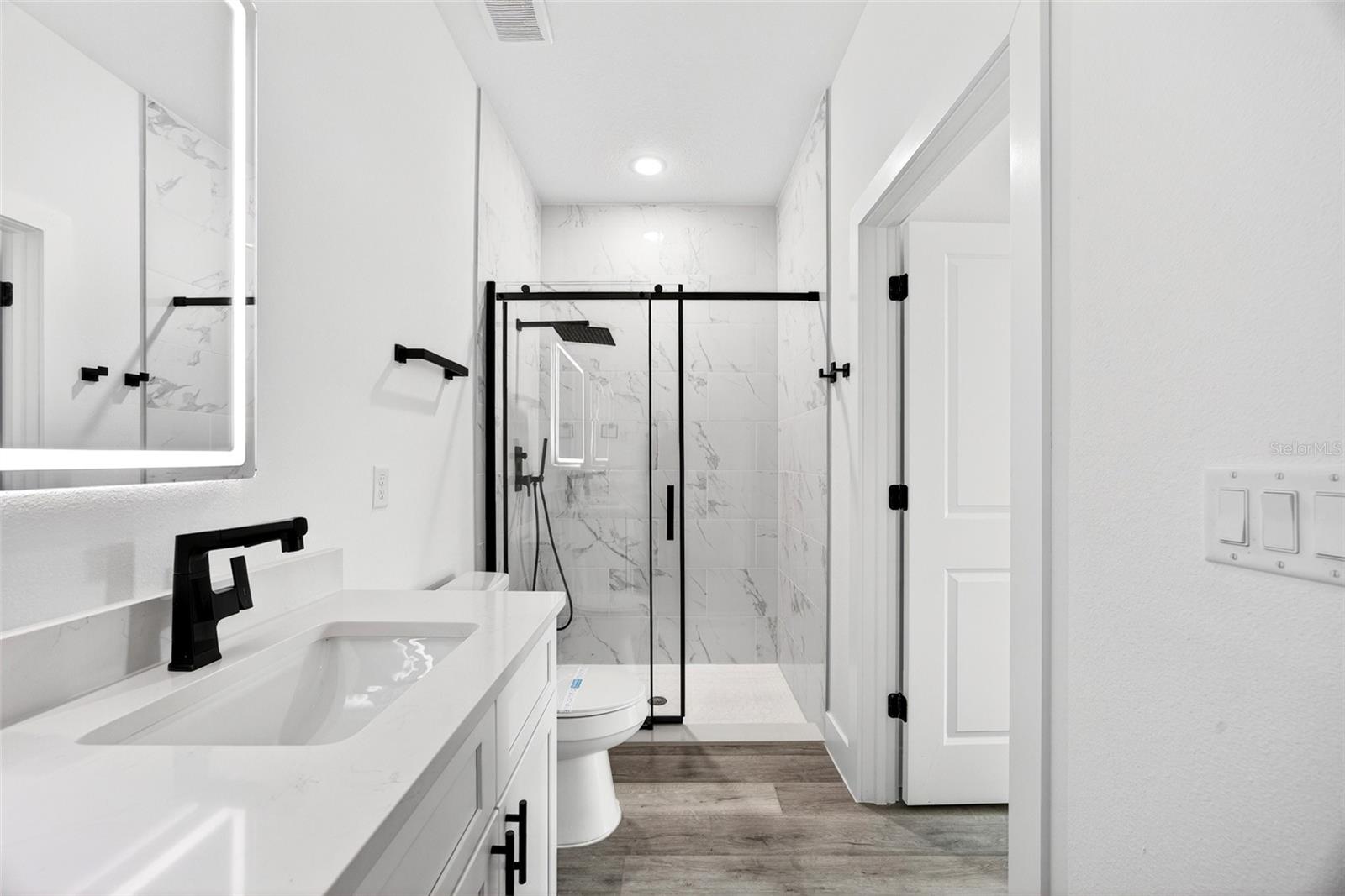 Listing Image #13