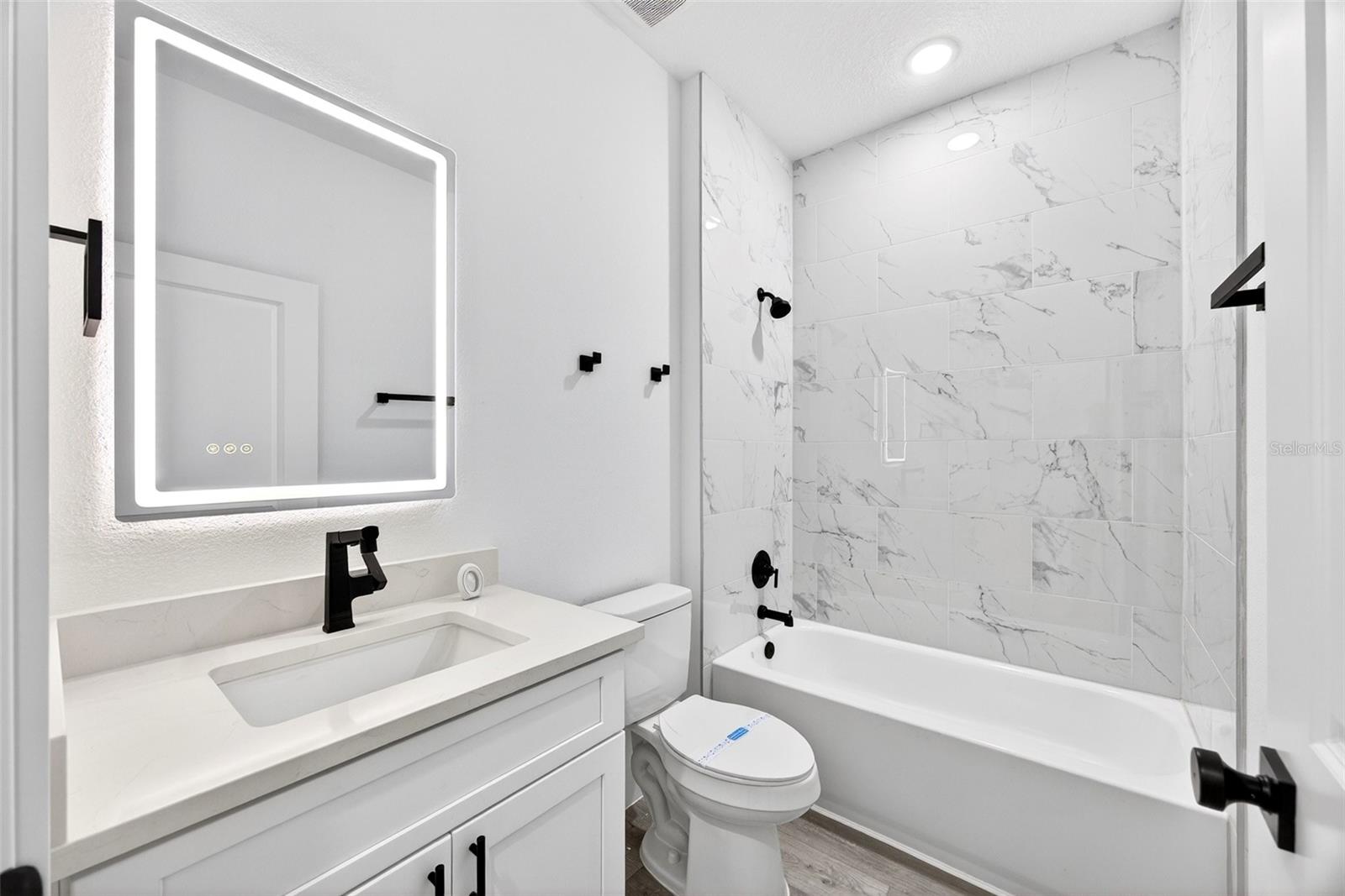 Listing Image #19