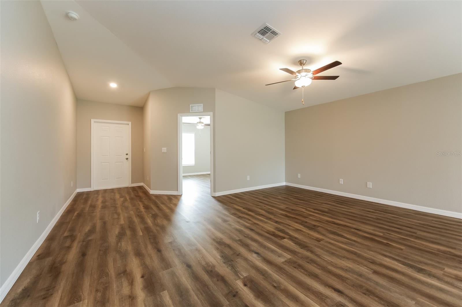 Listing Image #4