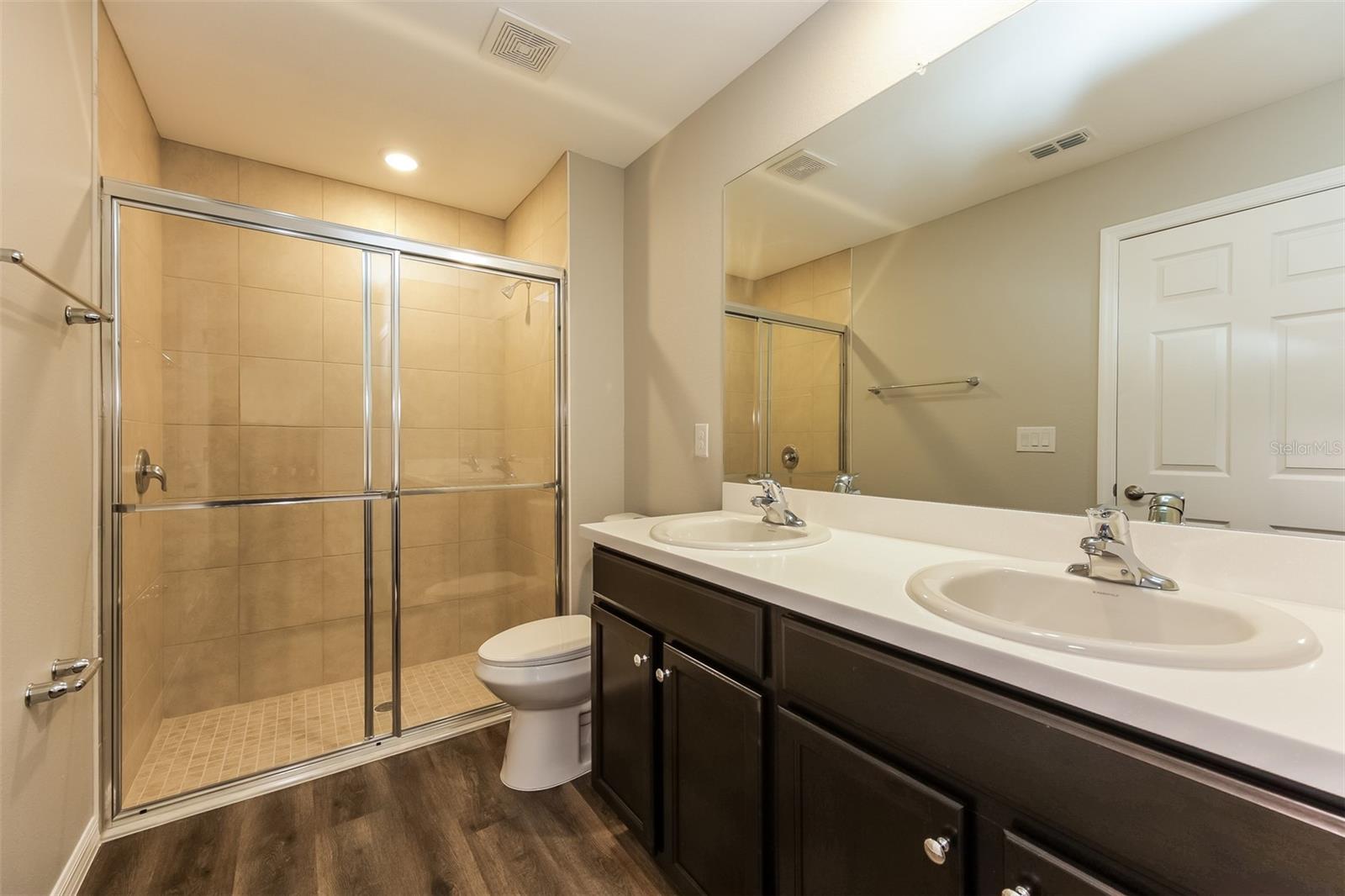 Listing Image #10