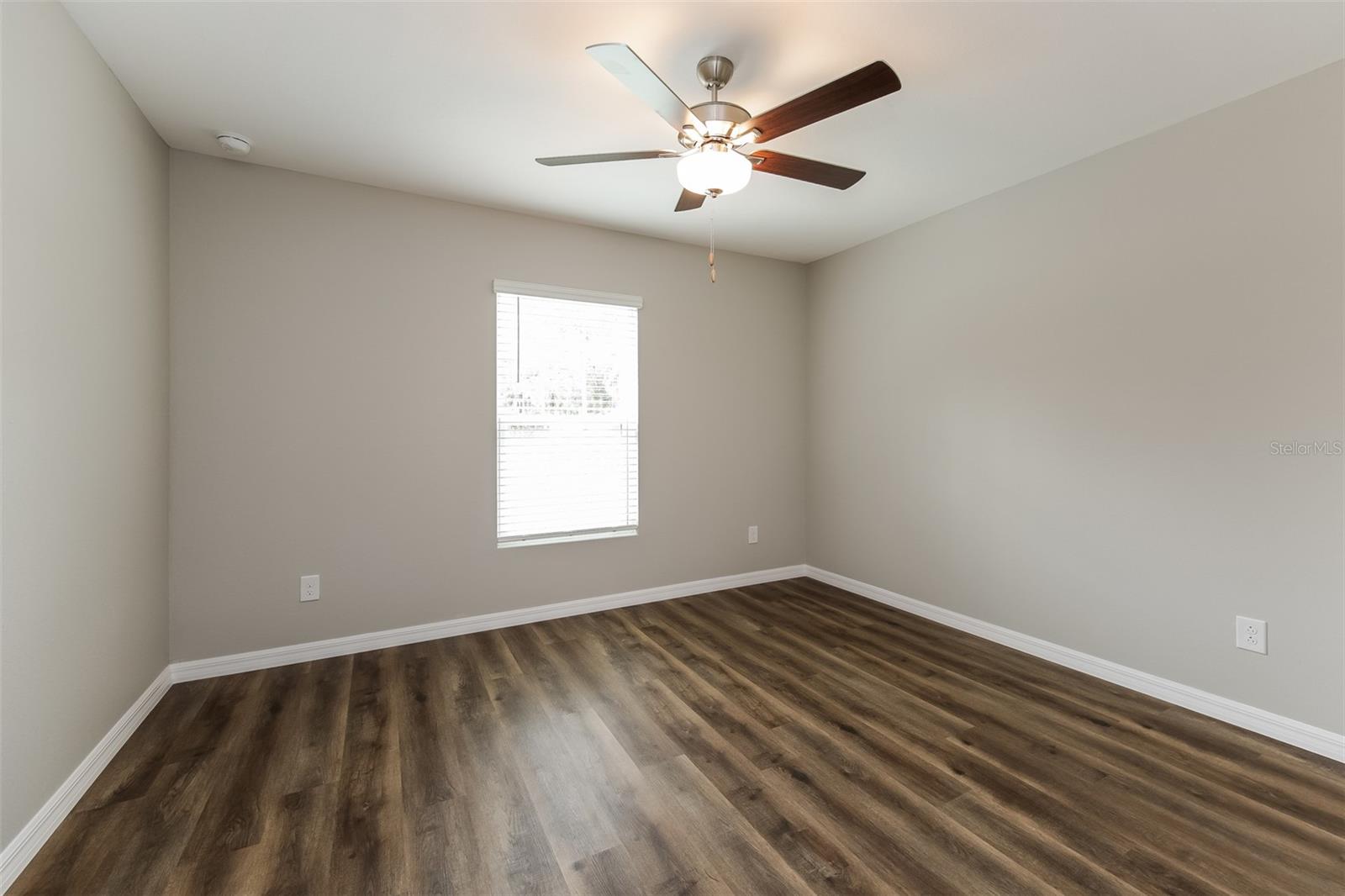 Listing Image #13