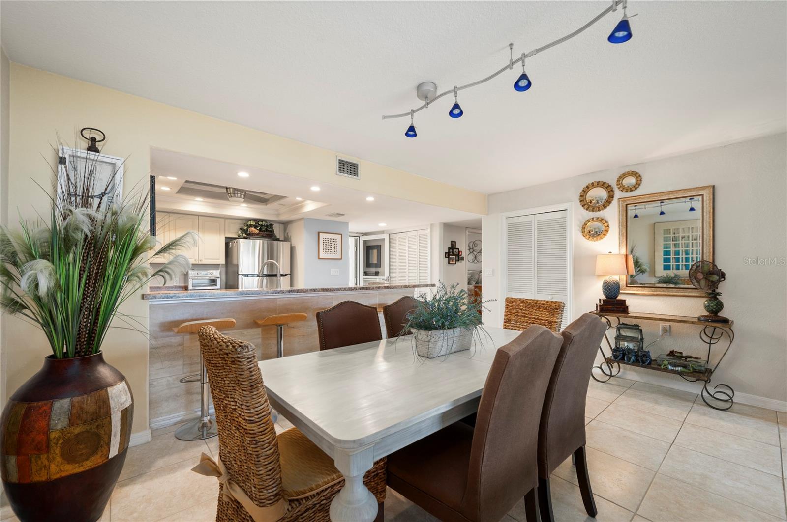 Listing Image #12