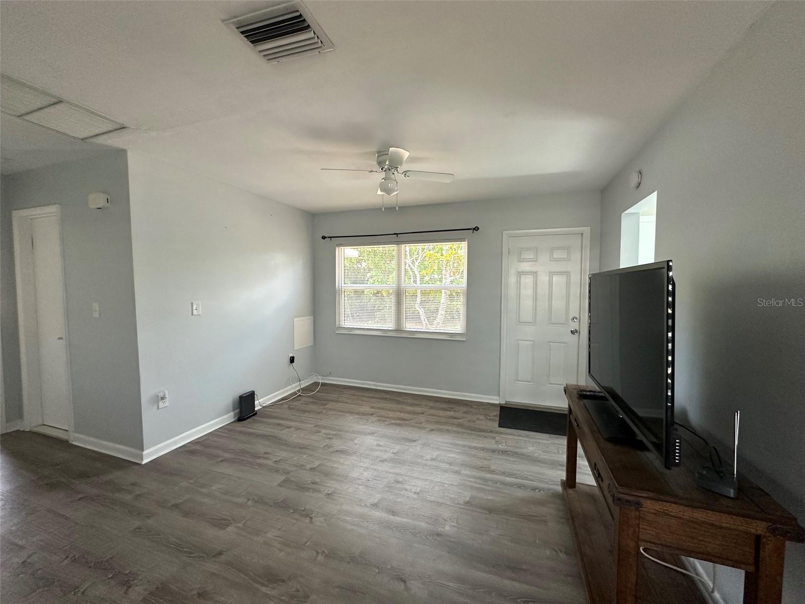Listing Image #3