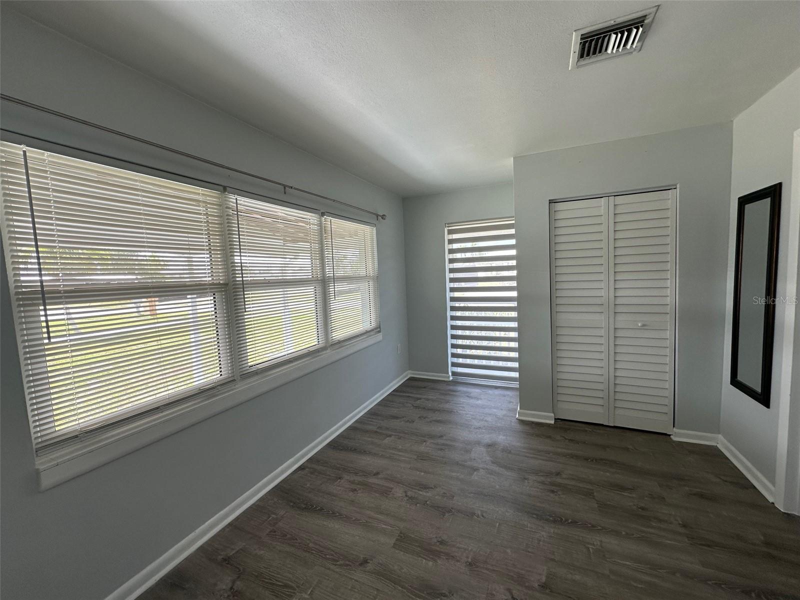 Listing Image #11