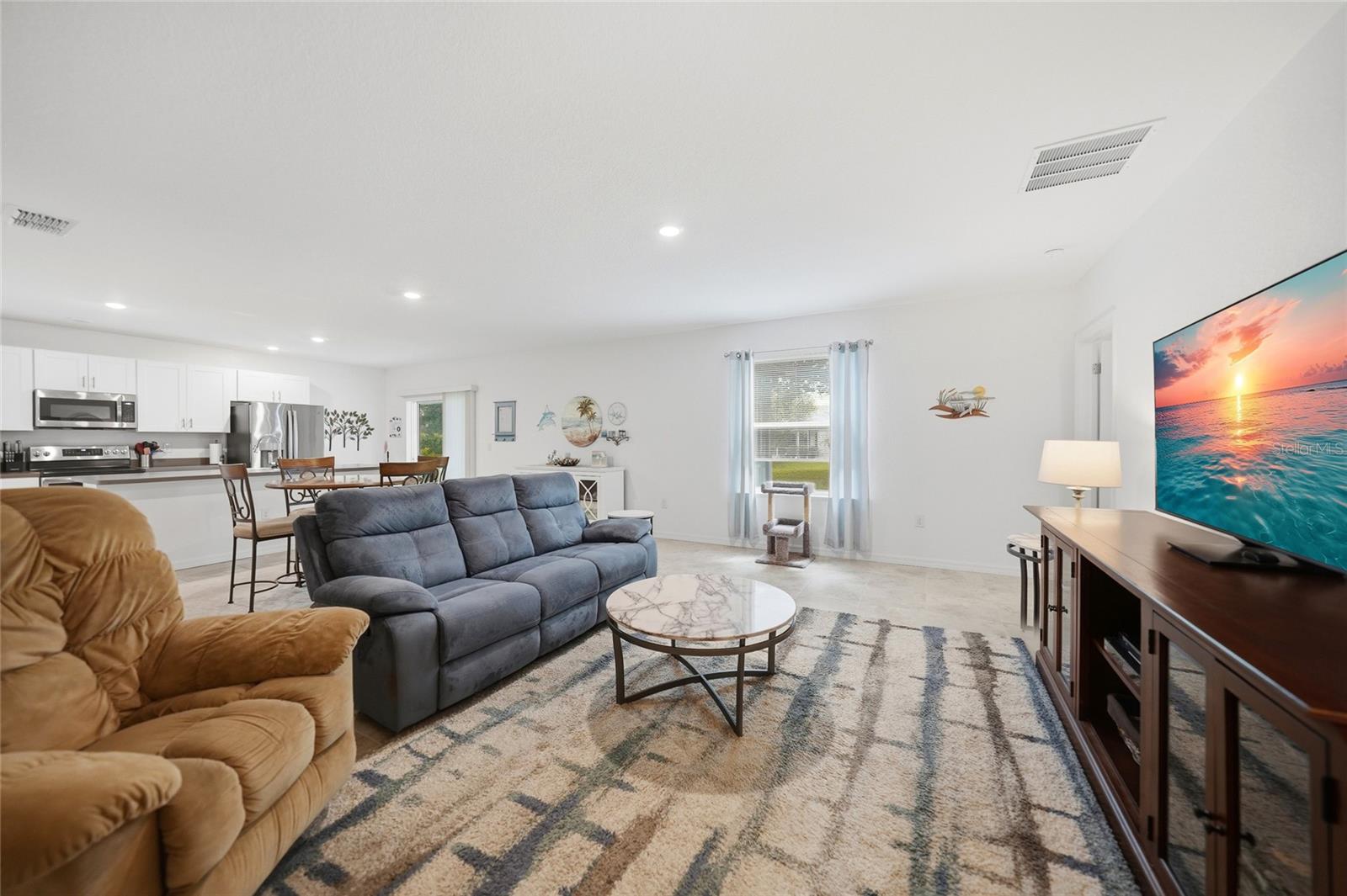 Listing Image #3