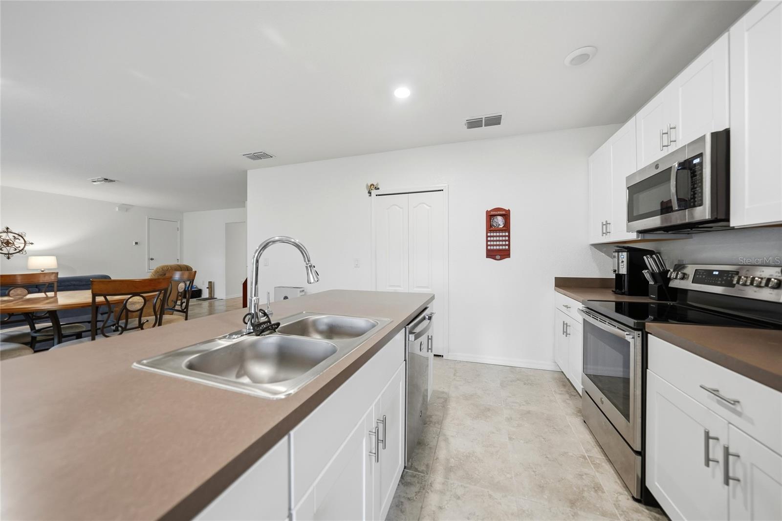 Listing Image #8