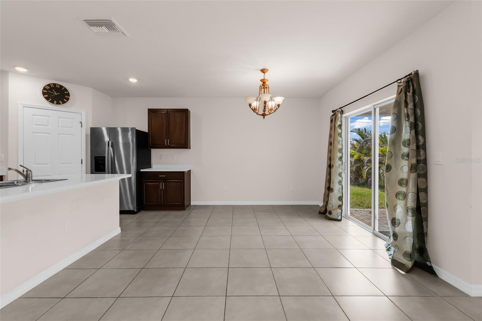 Listing Image #11