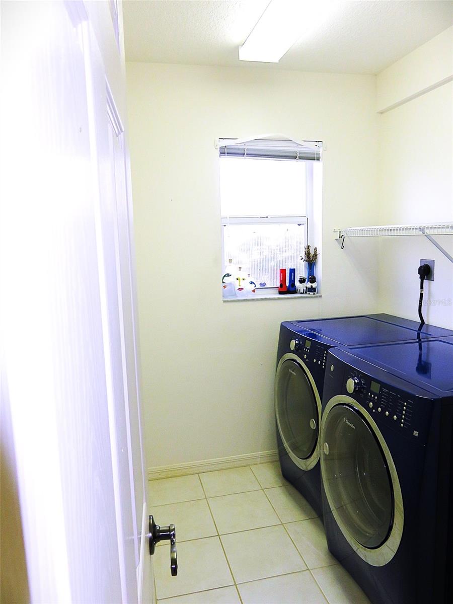 Listing Image #12