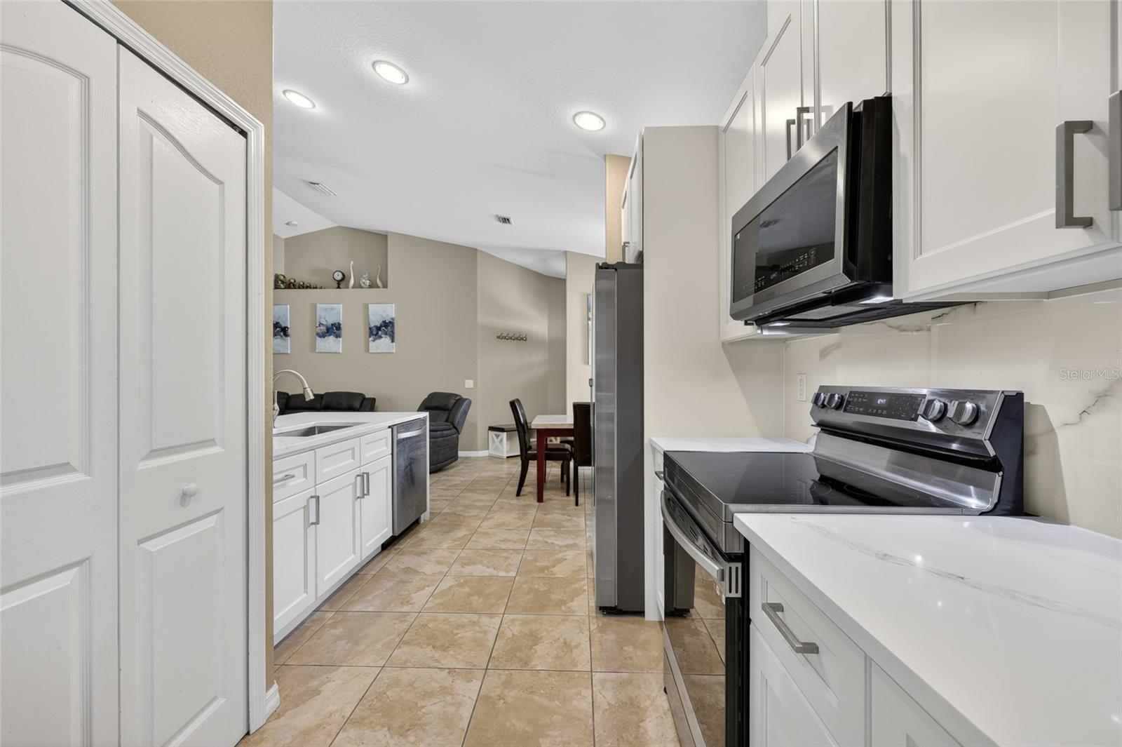 Listing Image #12