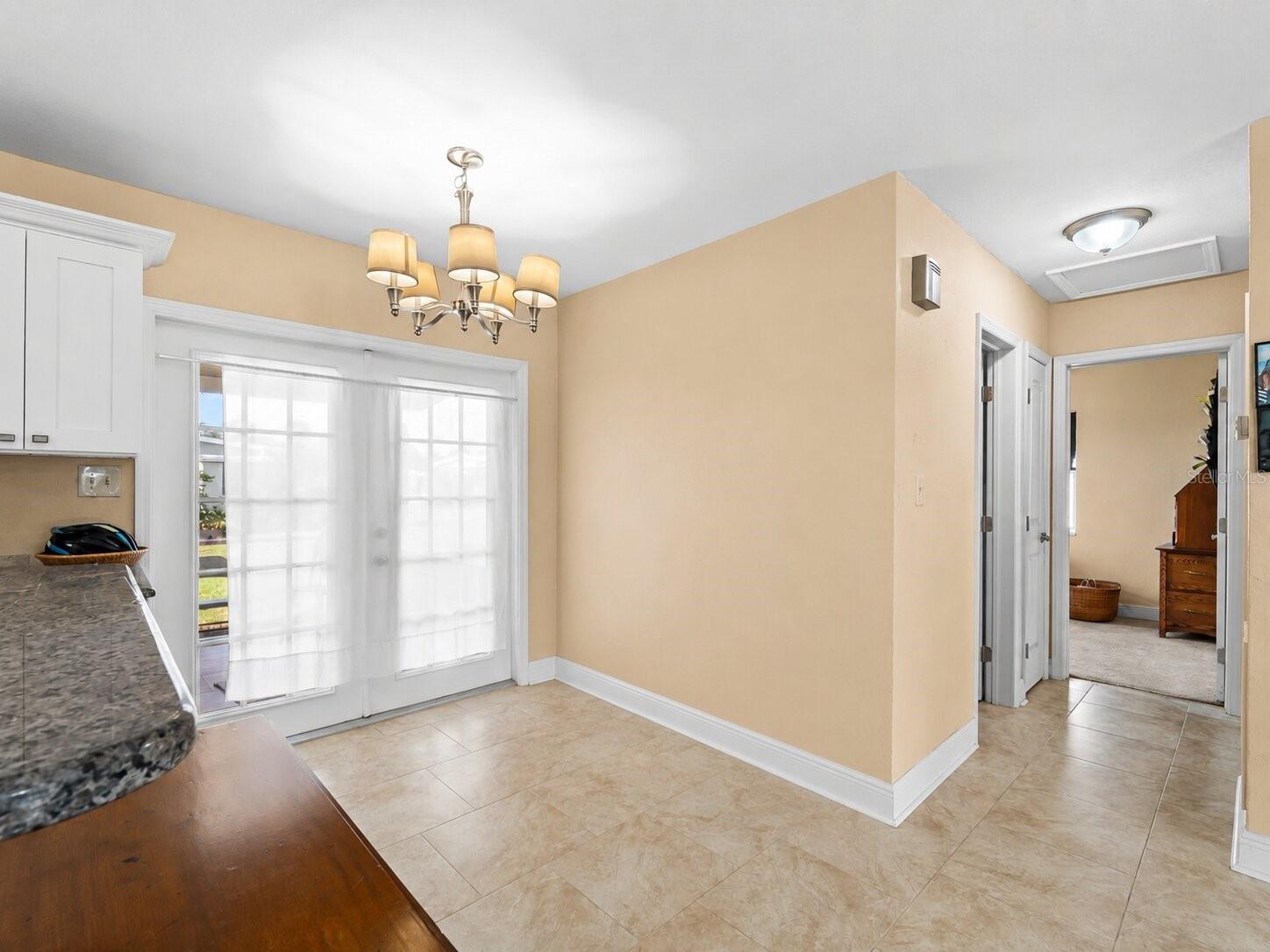 Listing Image #9
