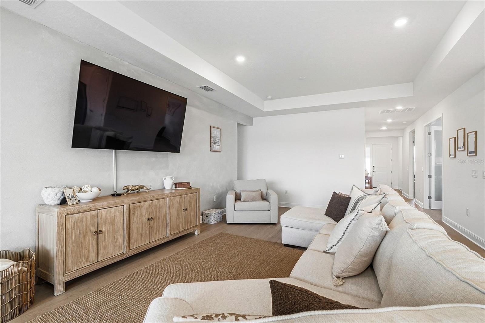 Listing Image #12