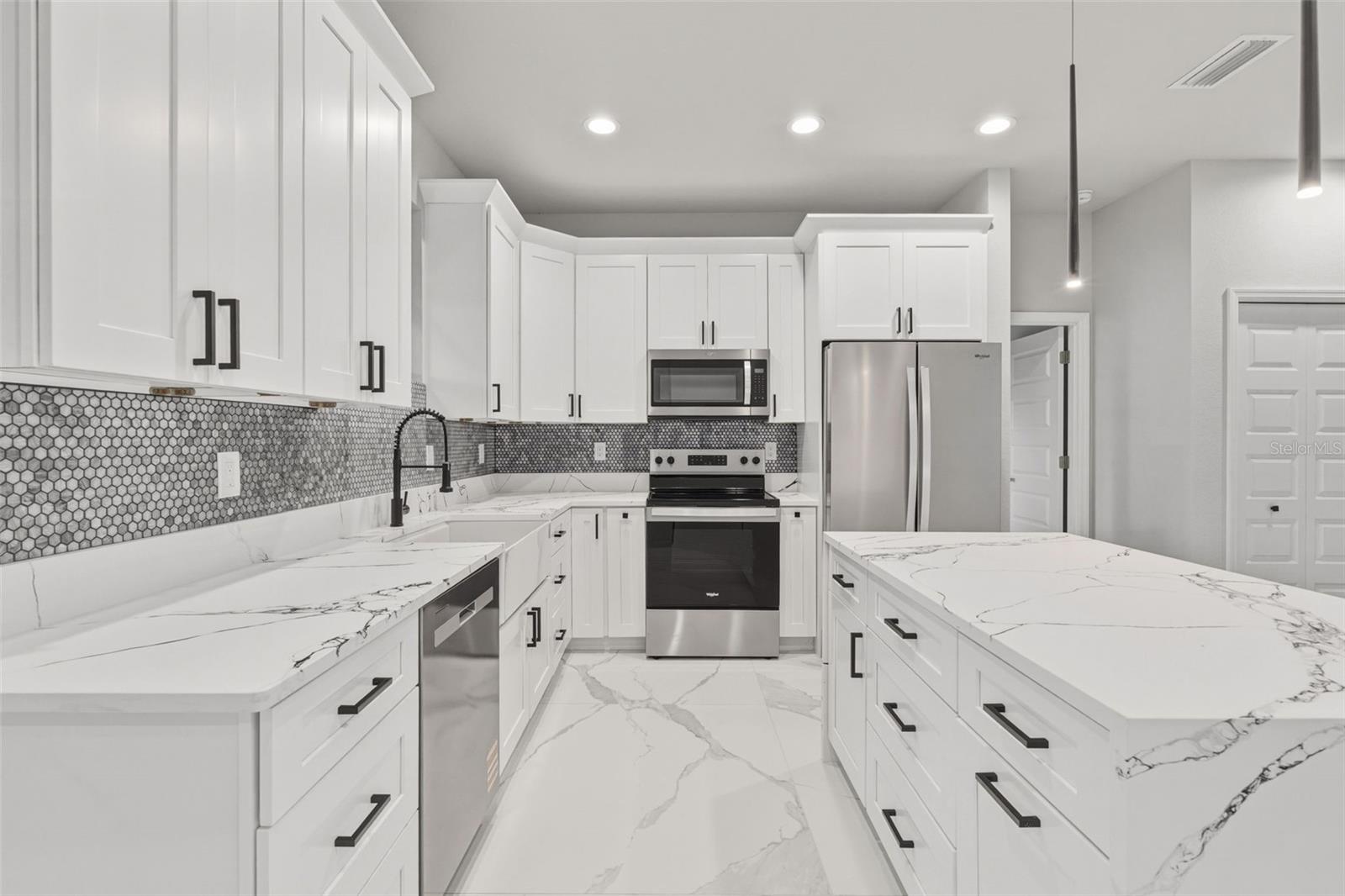 Listing Image #11