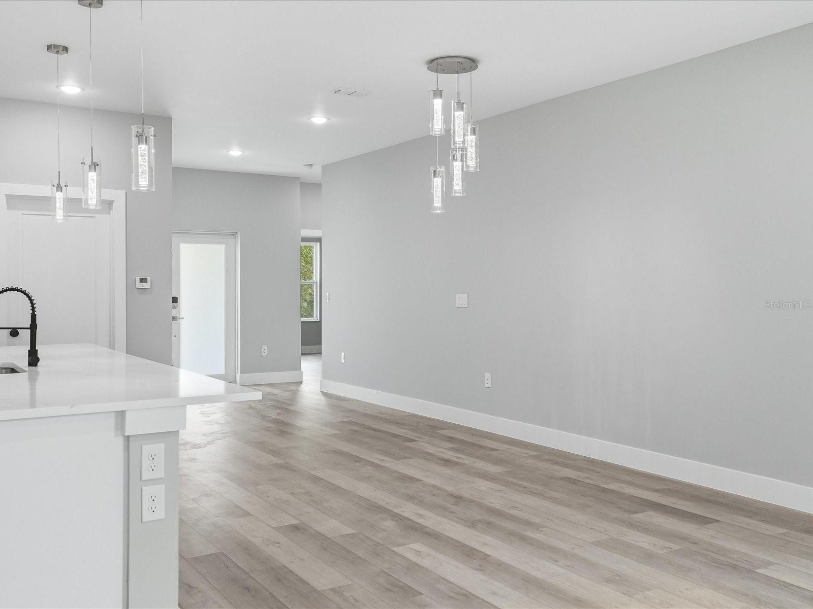 Listing Image #5