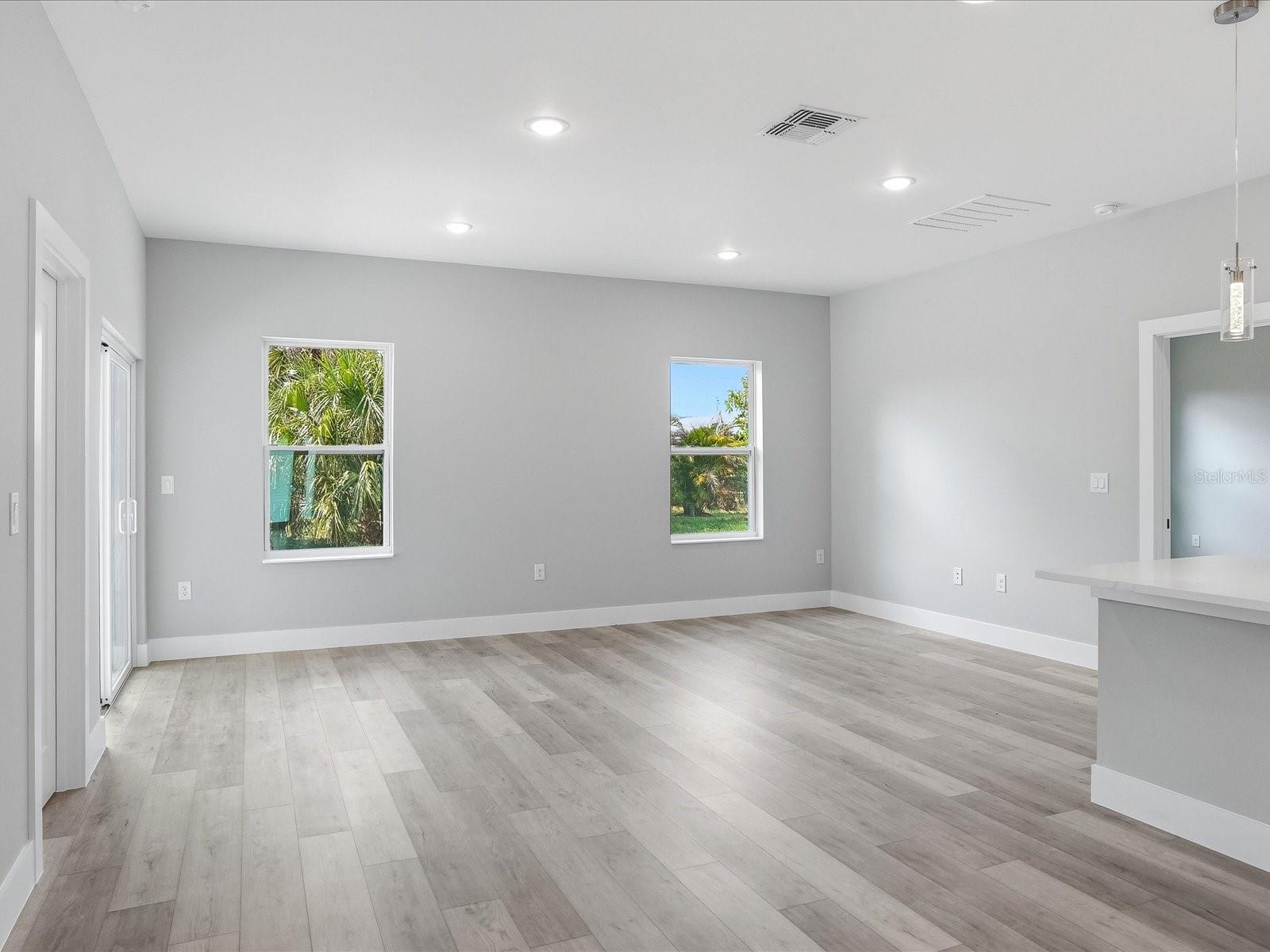 Listing Image #7