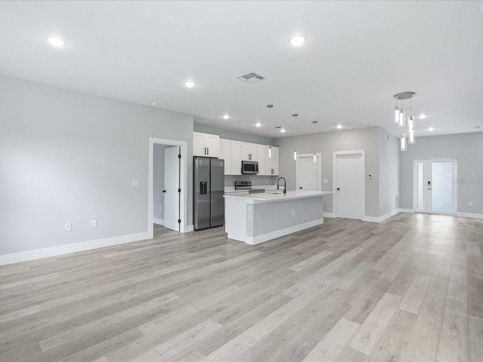 Listing Image #9