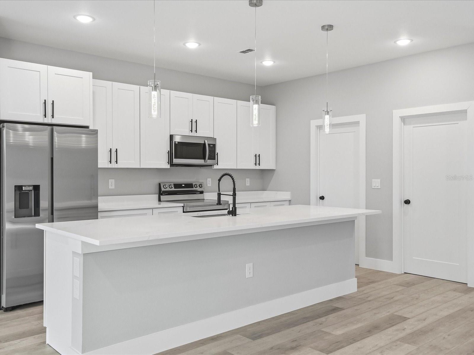 Listing Image #10
