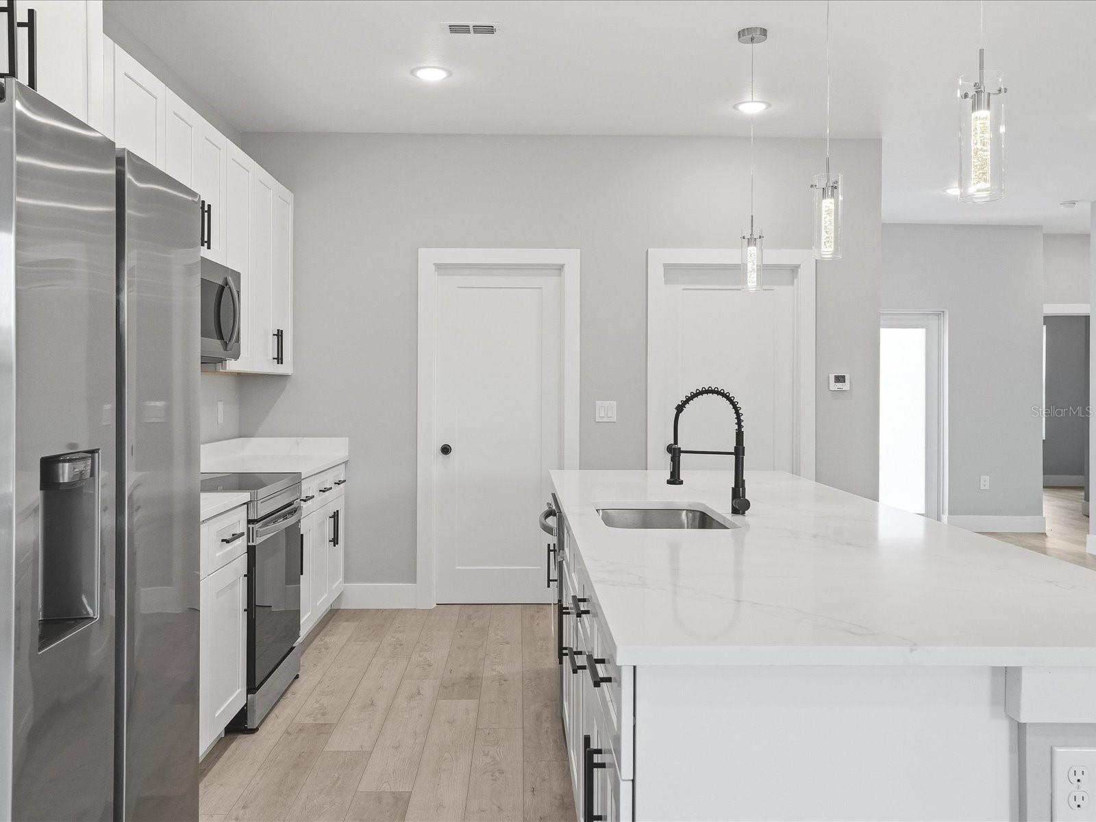 Listing Image #11