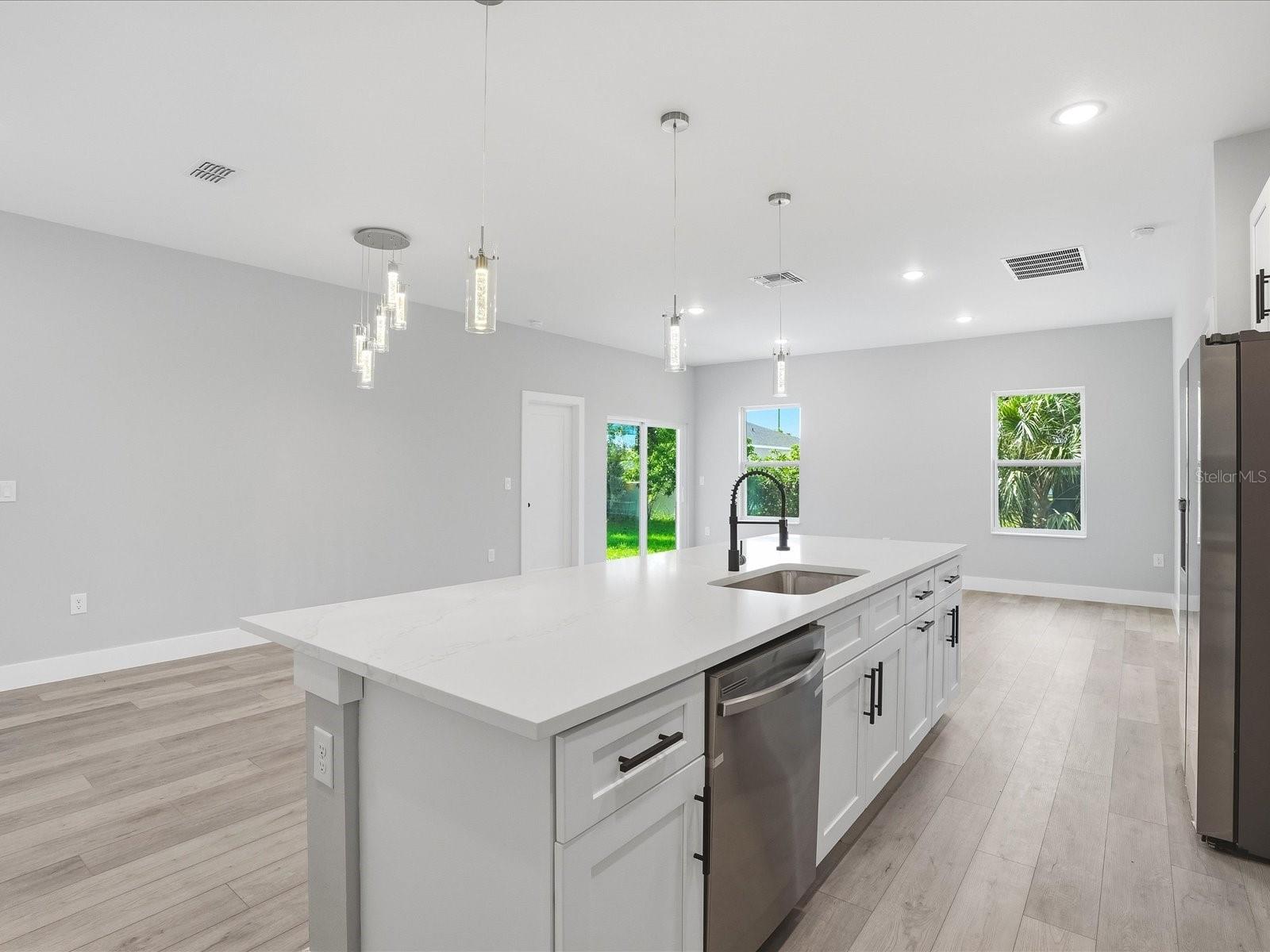 Listing Image #12