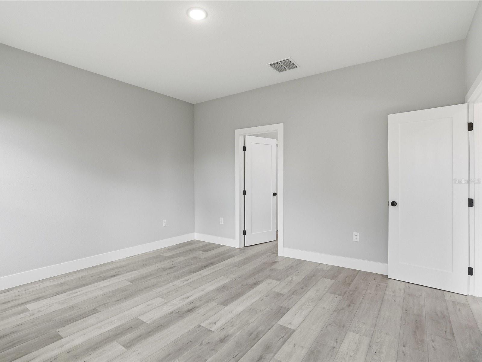 Listing Image #15