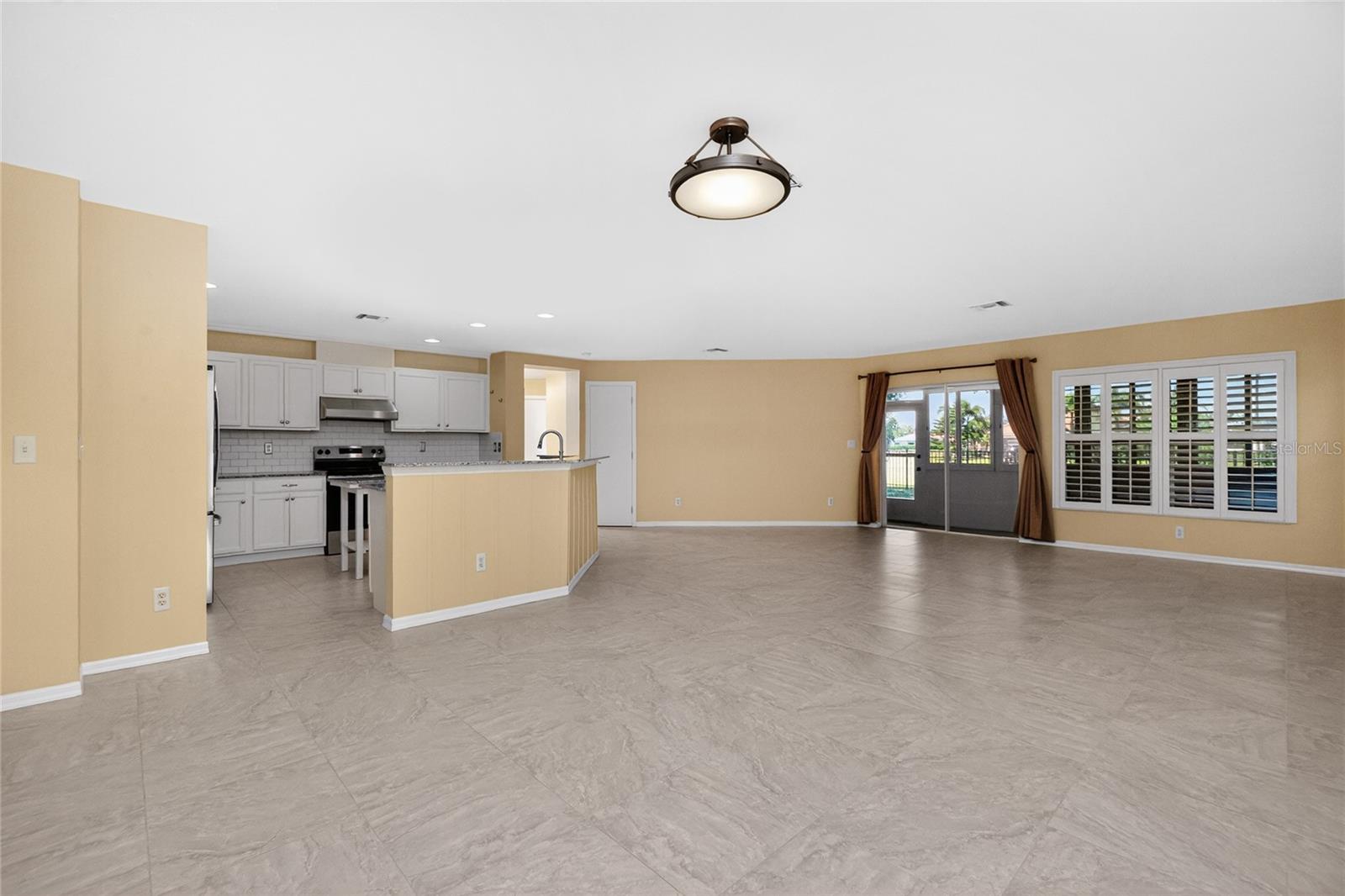 Listing Image #11