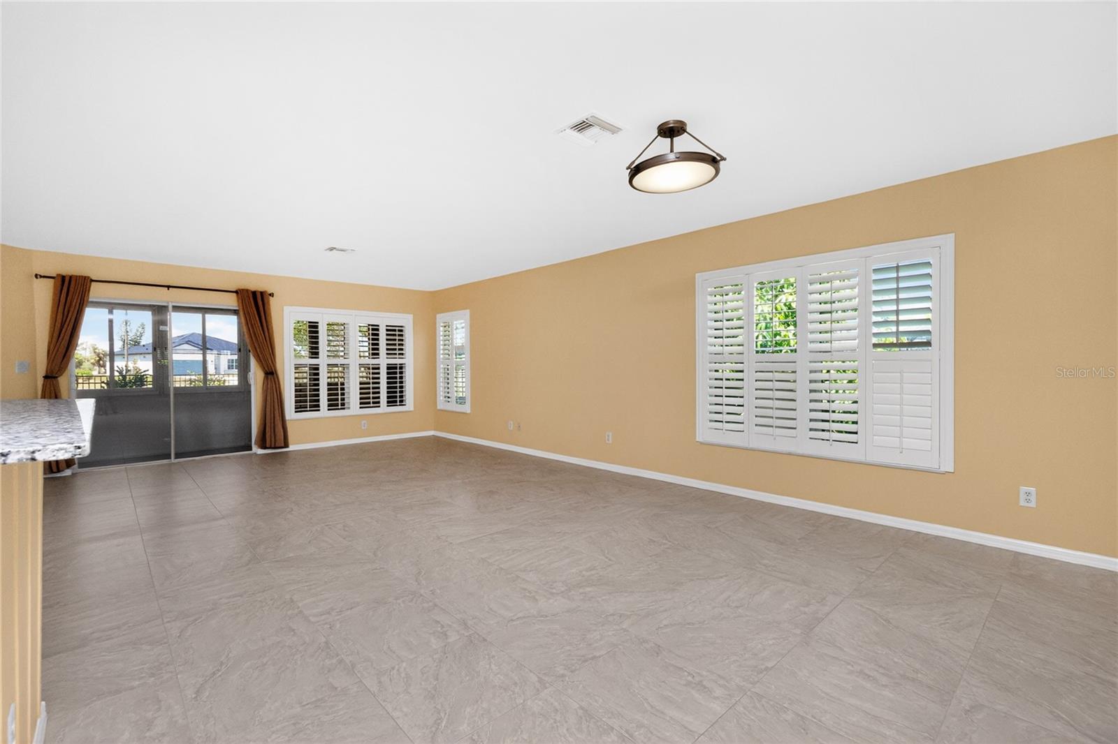 Listing Image #12