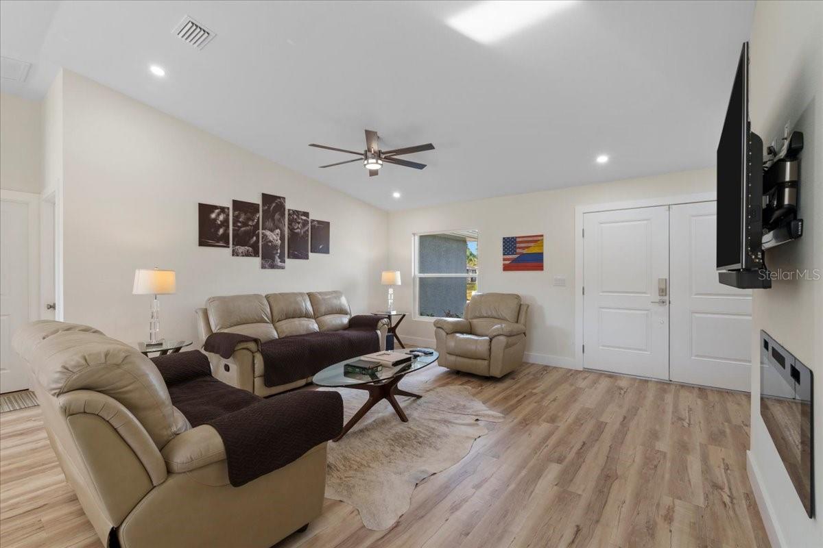 Listing Image #7