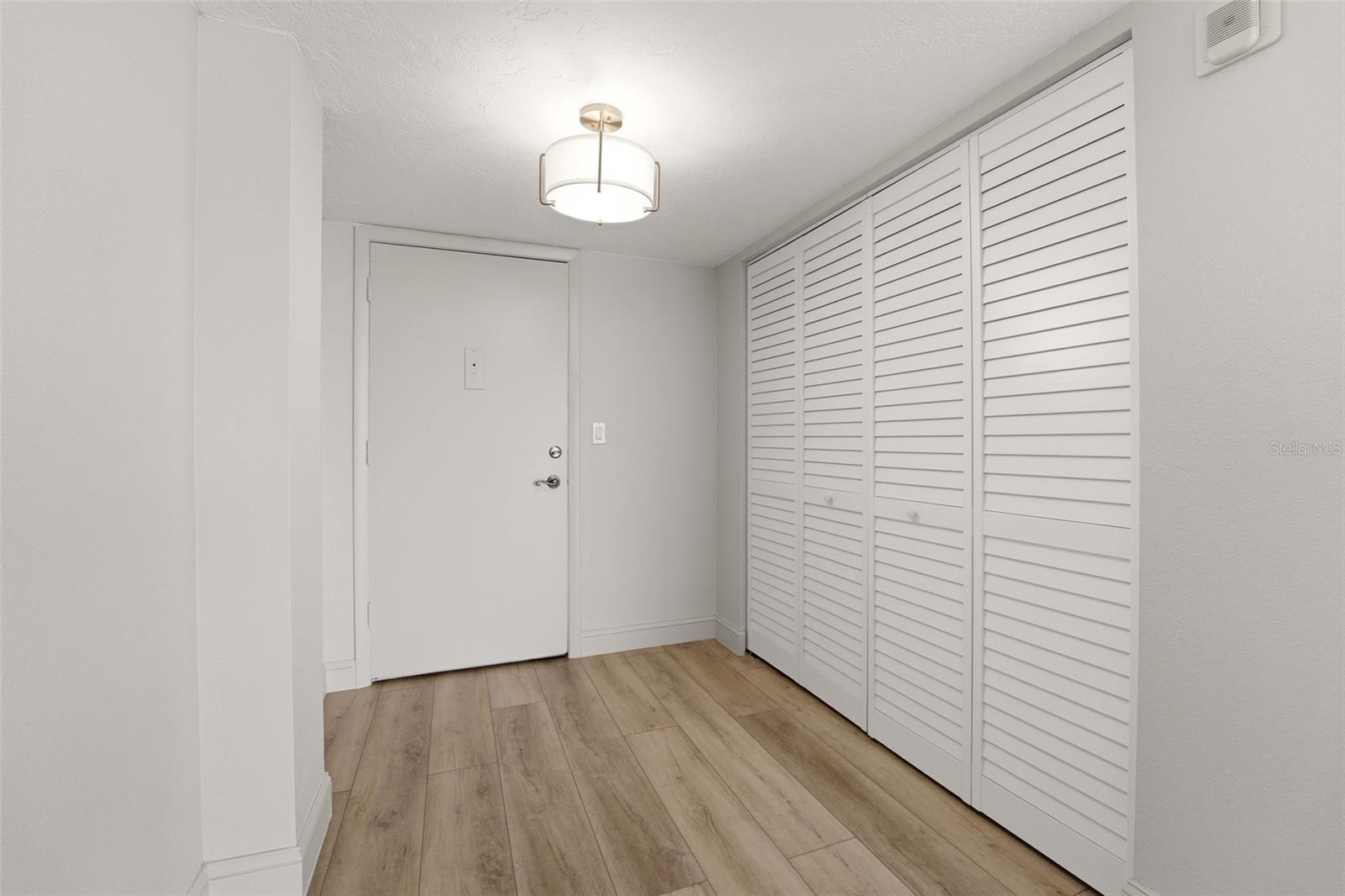 Listing Image #4