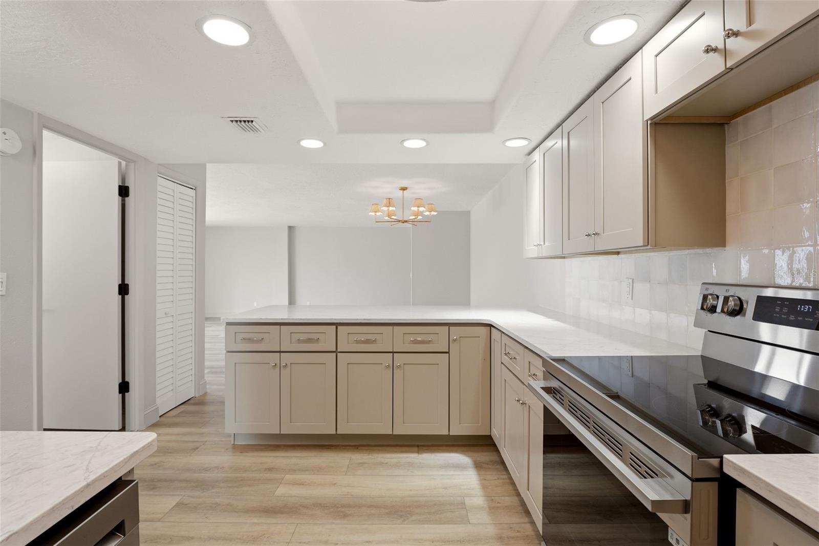Listing Image #11