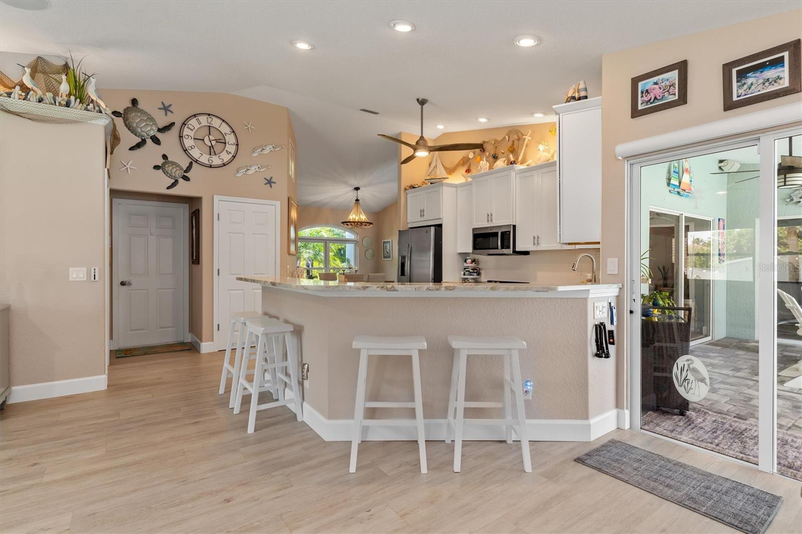 Listing Image #12