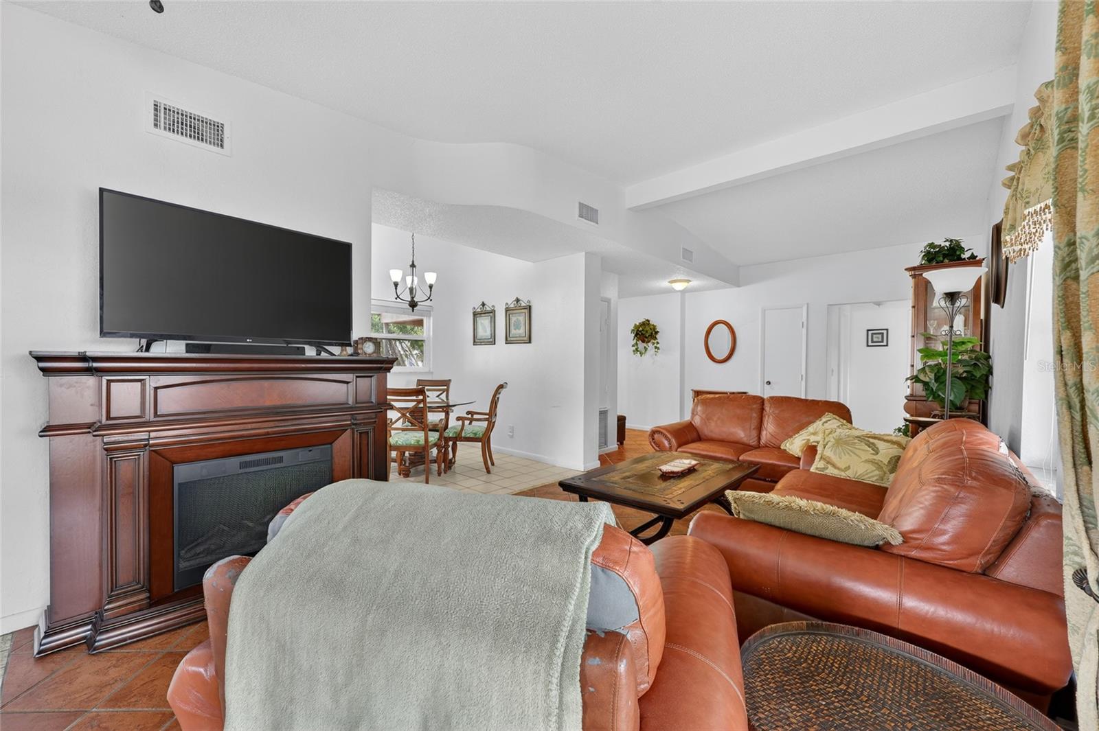 Listing Image #8