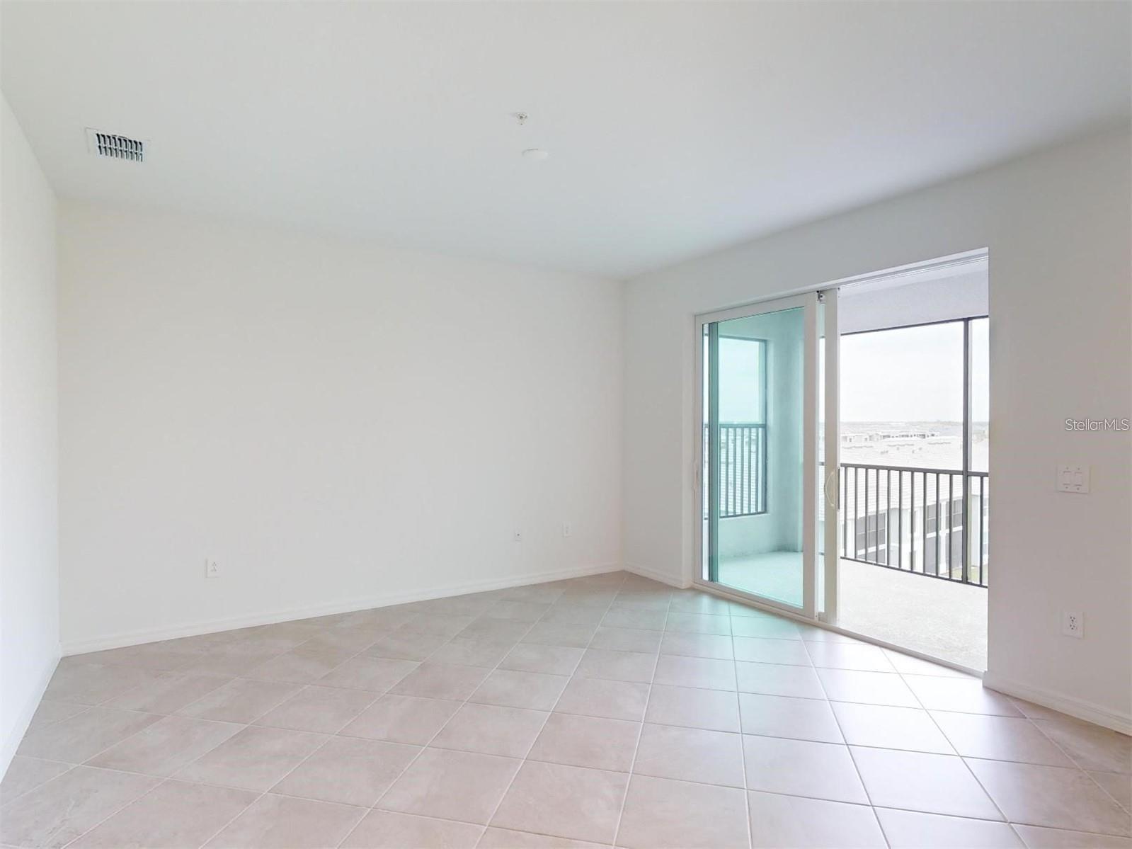 Listing Image #11