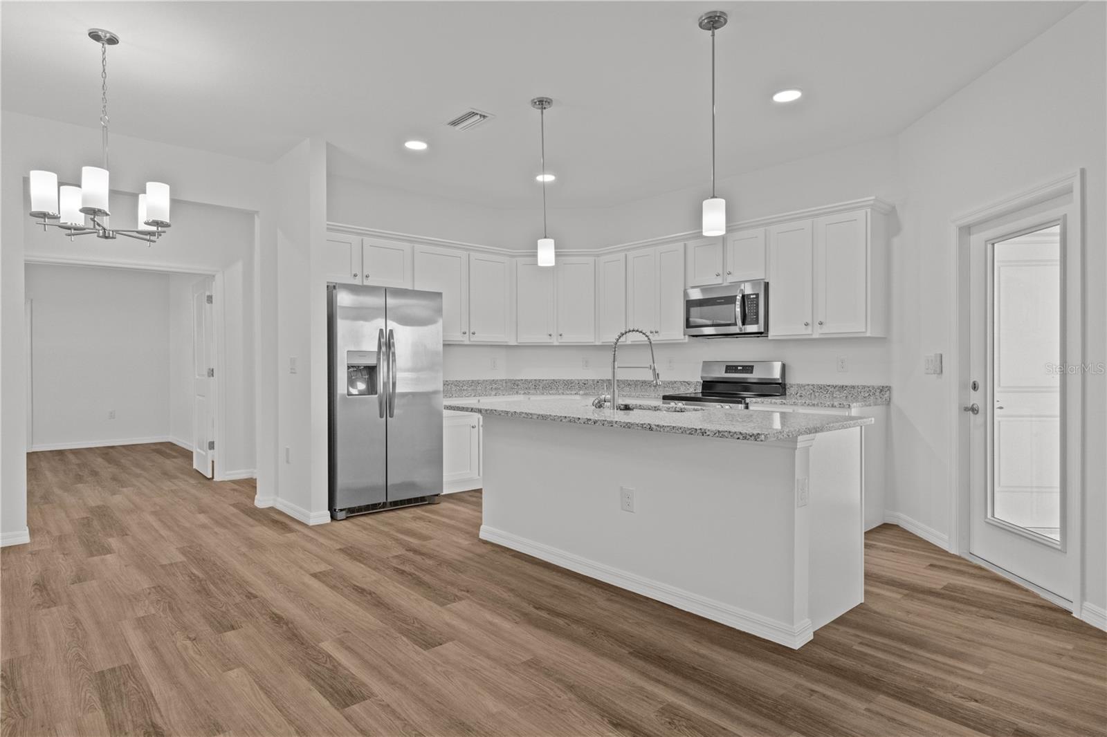 Listing Image #3