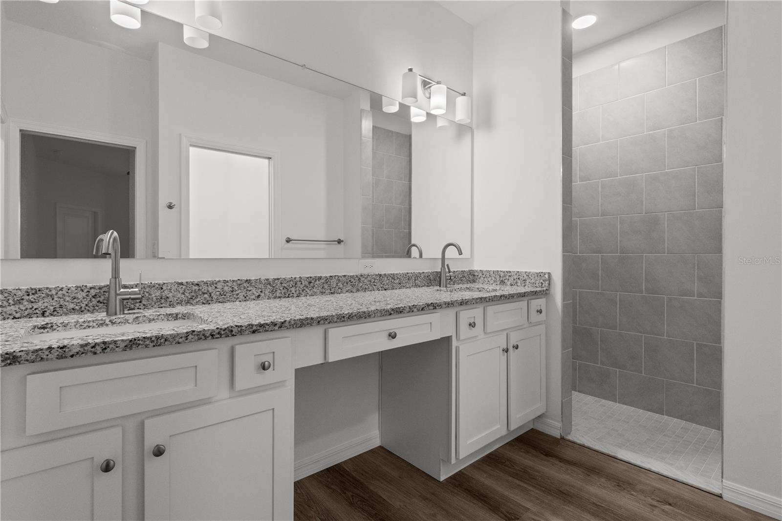 Listing Image #7