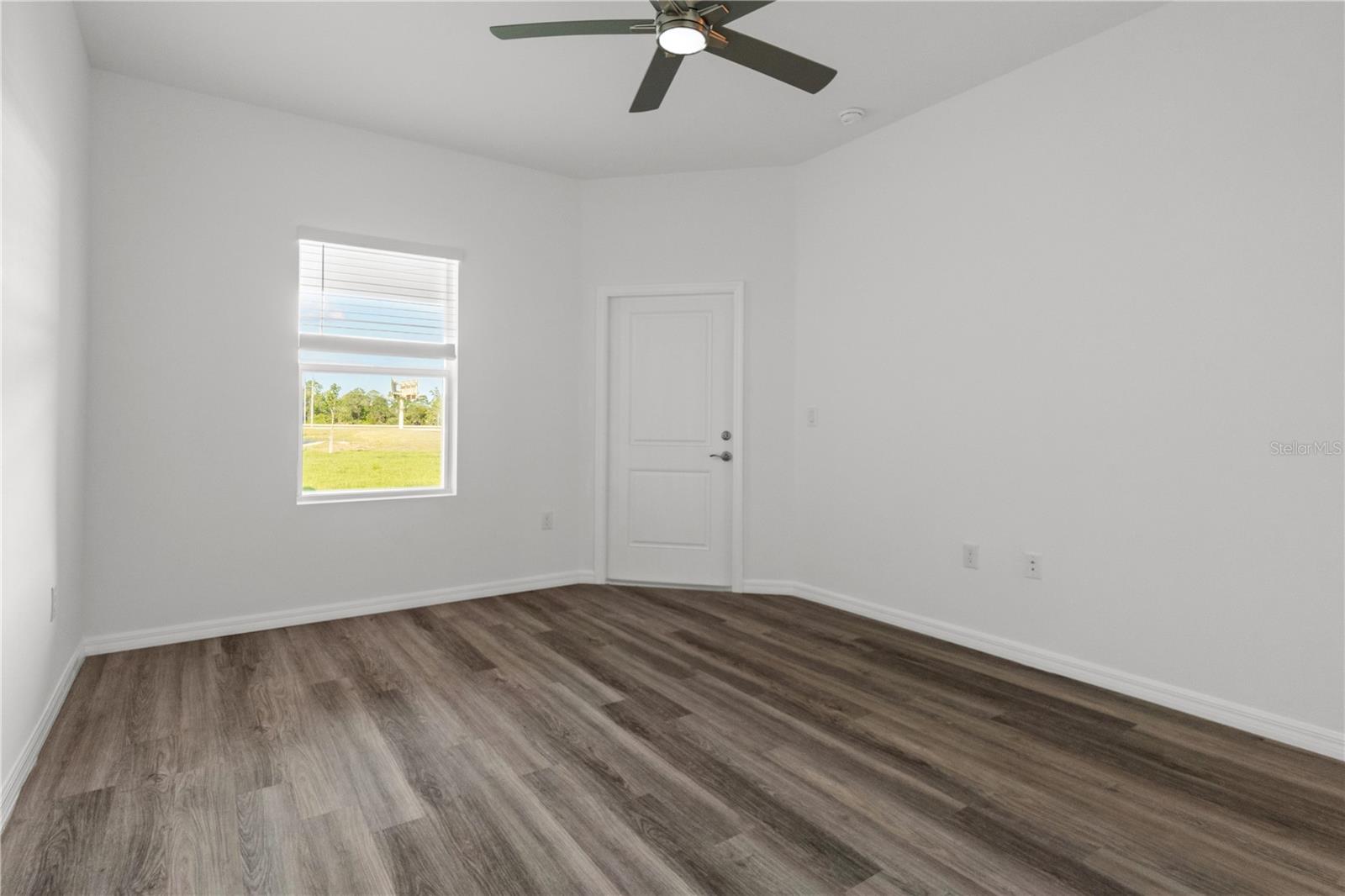 Listing Image #9