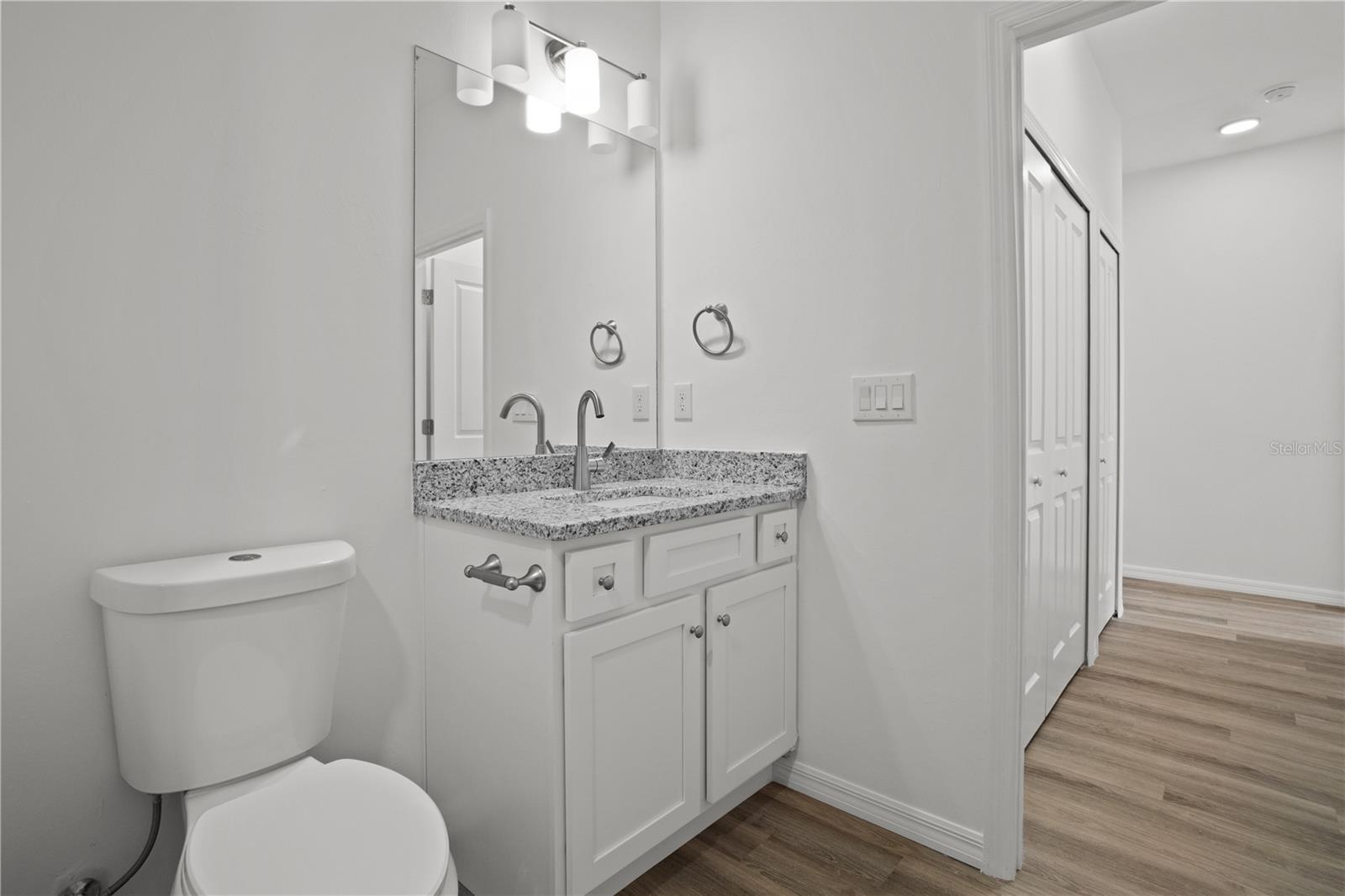Listing Image #10