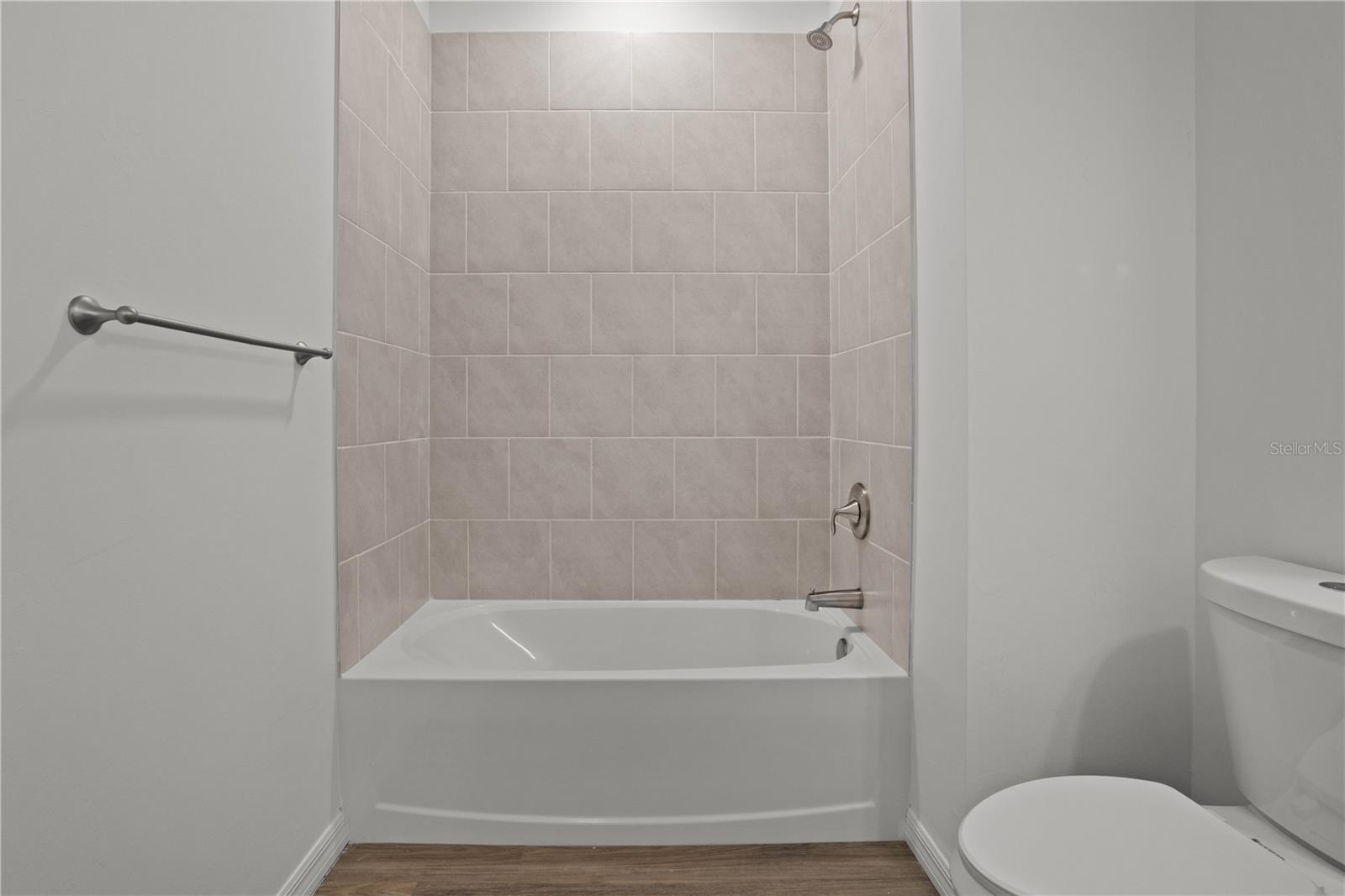 Listing Image #11