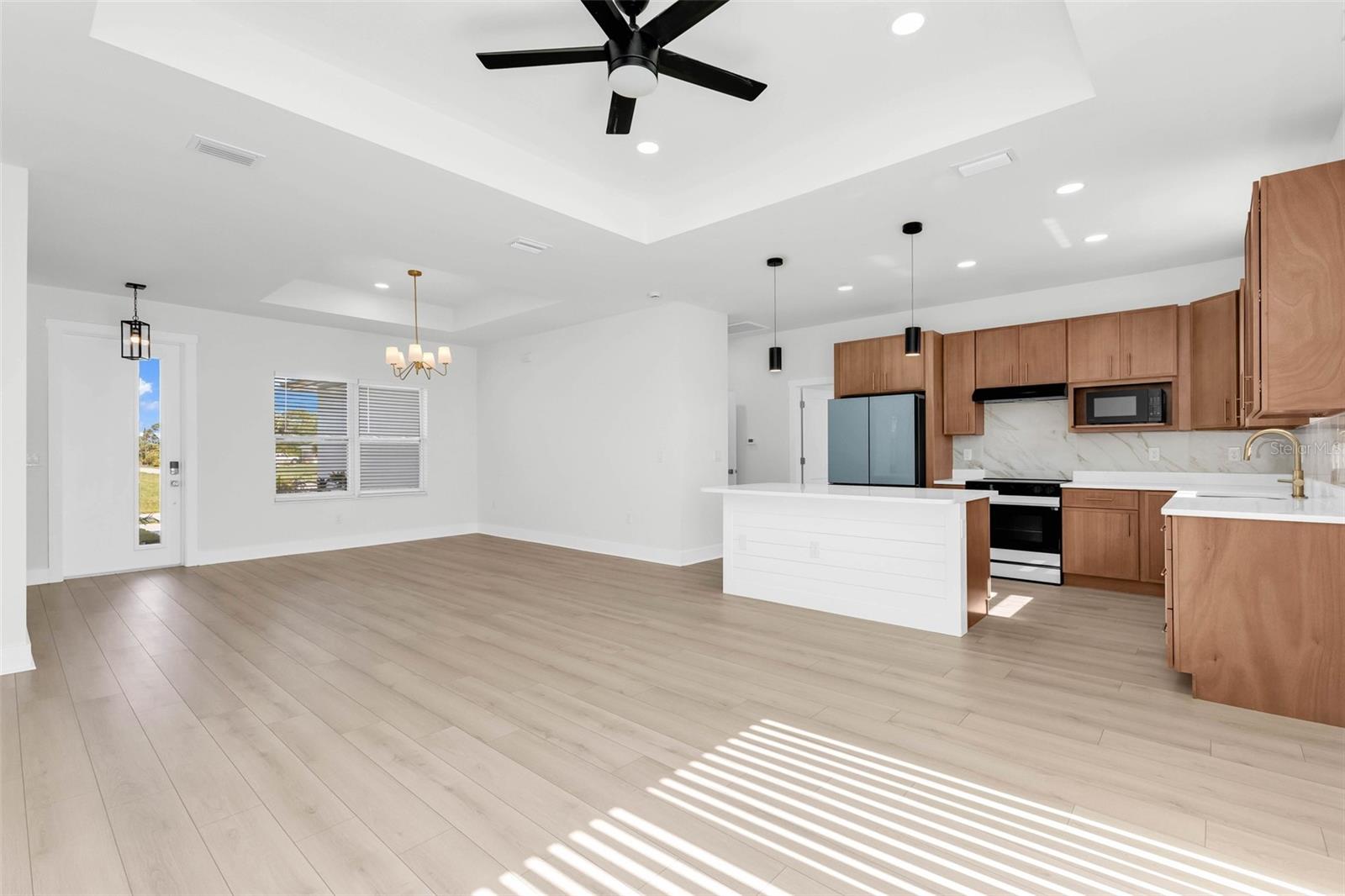 Listing Image #10
