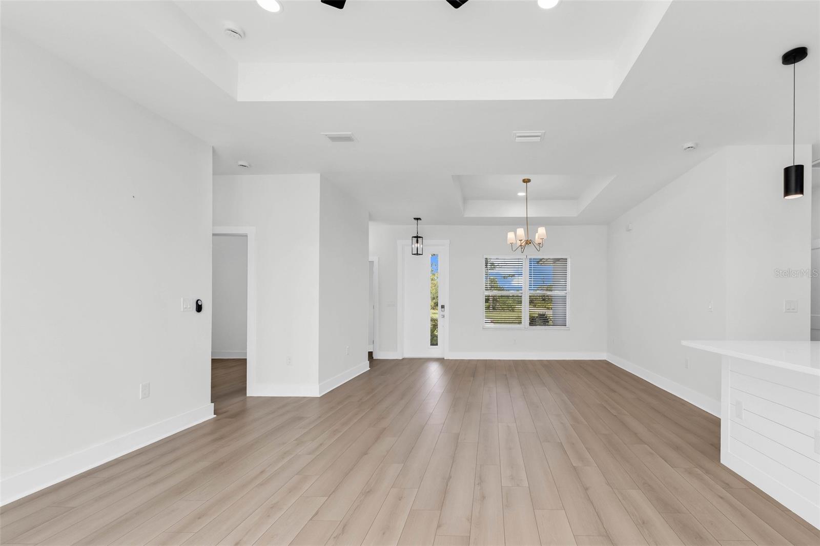 Listing Image #11