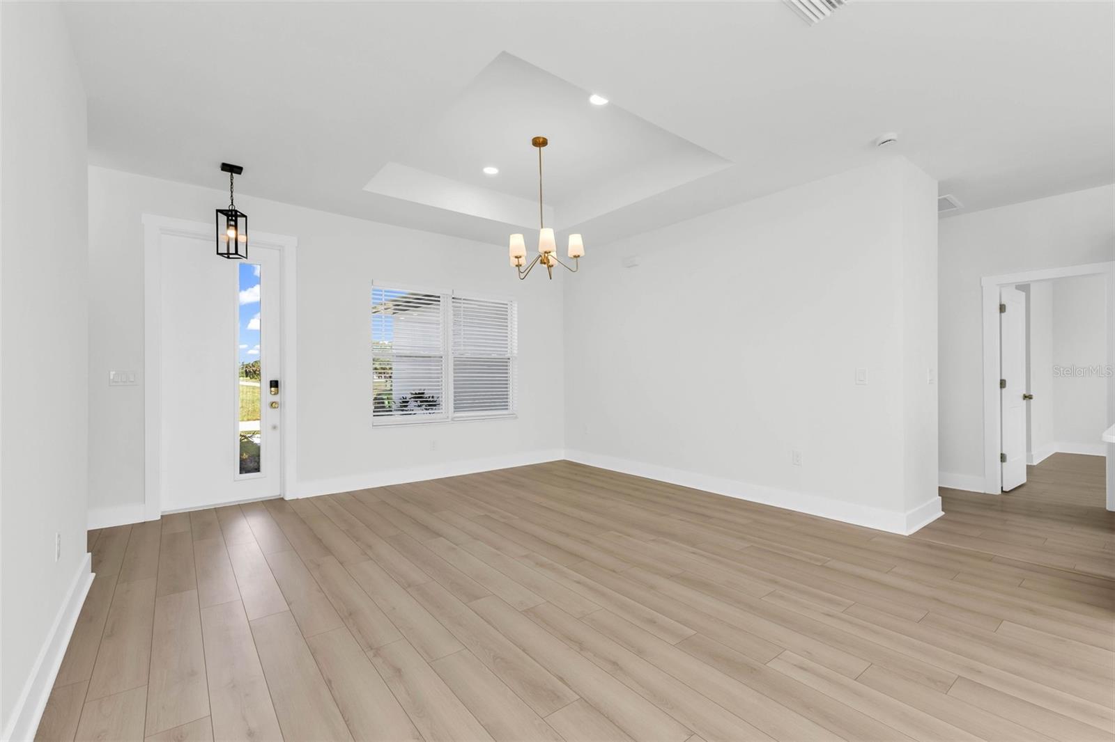 Listing Image #12